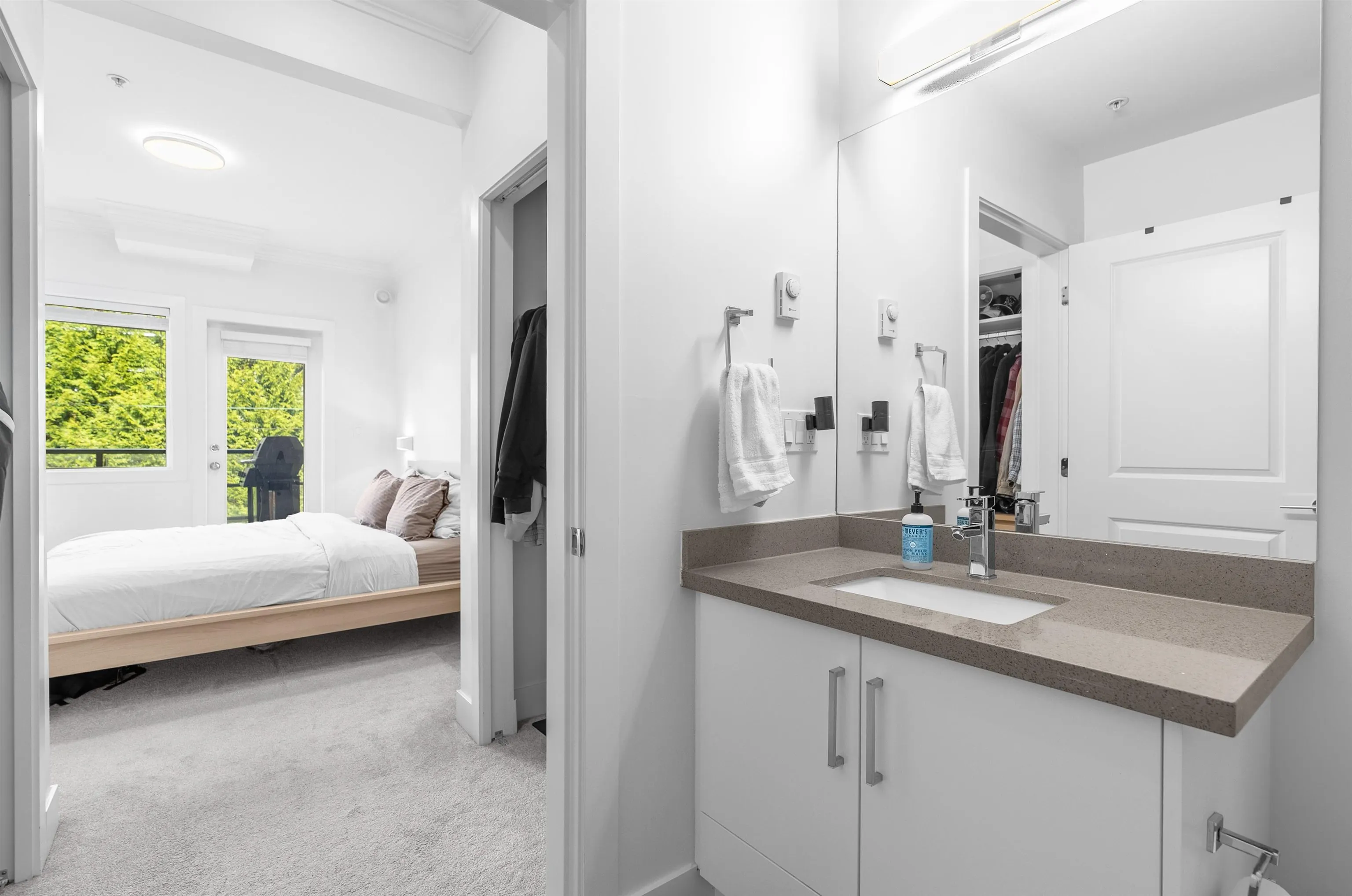 204 2389 Hawthorne Avenue