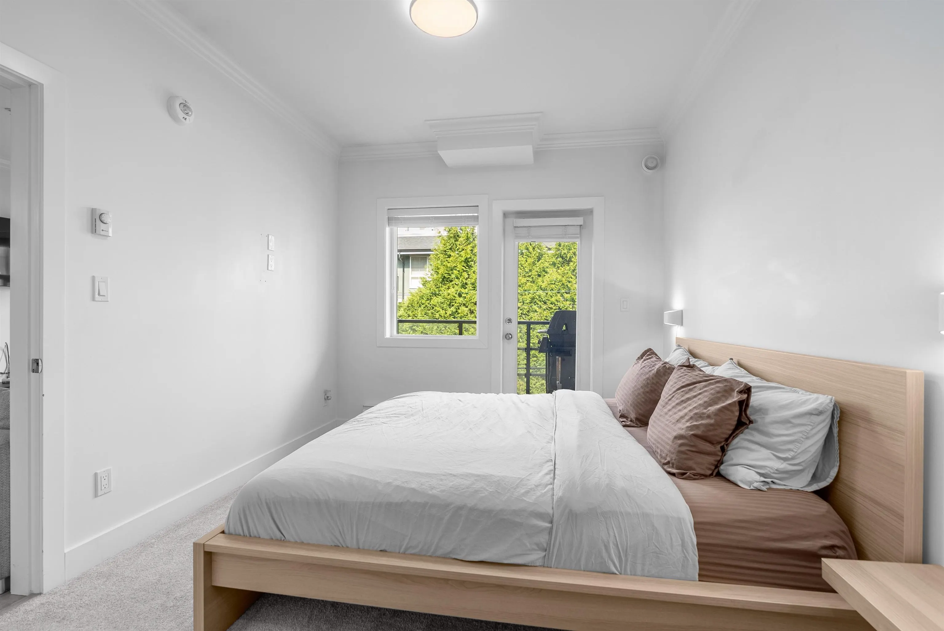 204 2389 Hawthorne Avenue