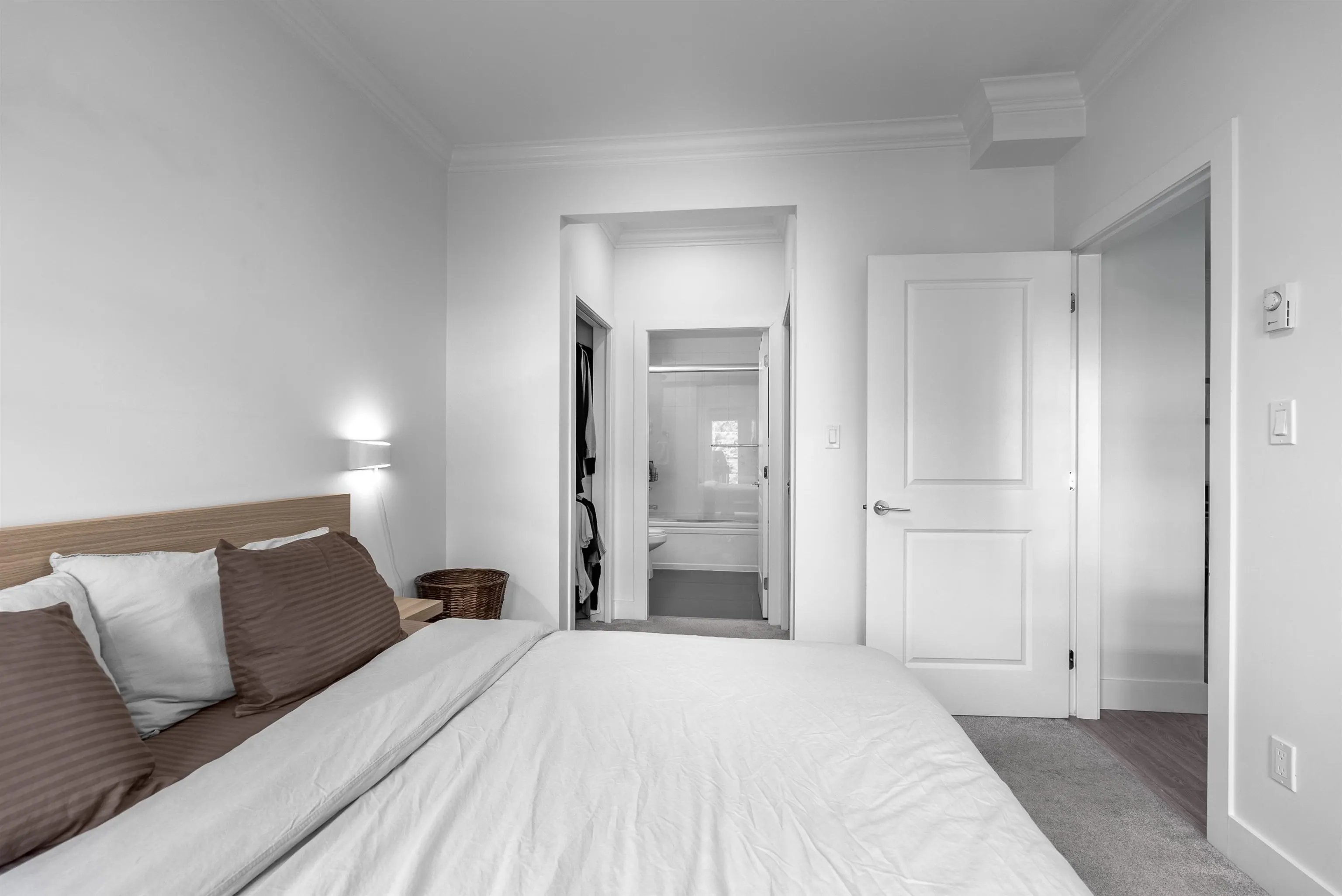 204 2389 Hawthorne Avenue