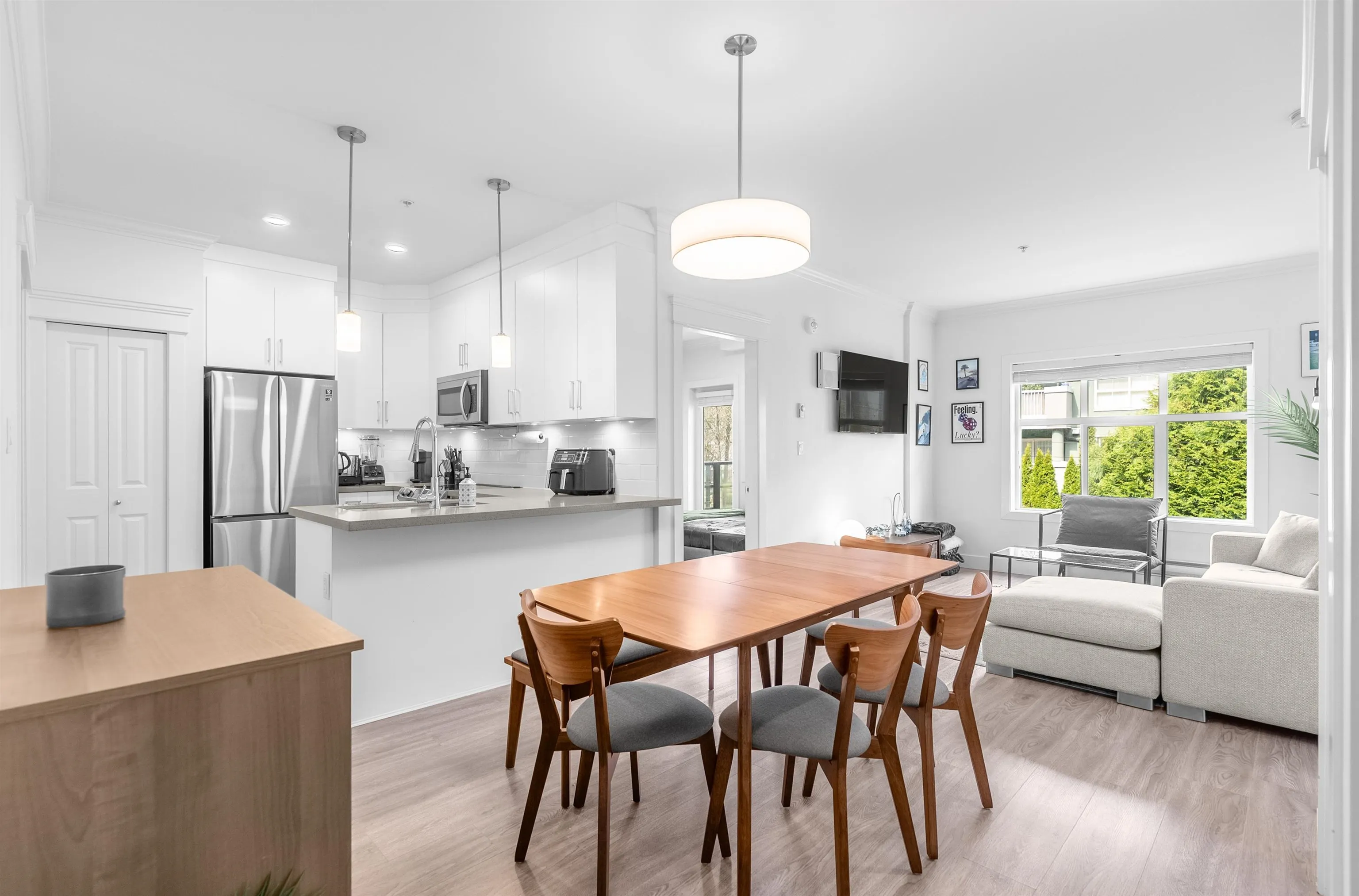 204 2389 Hawthorne Avenue