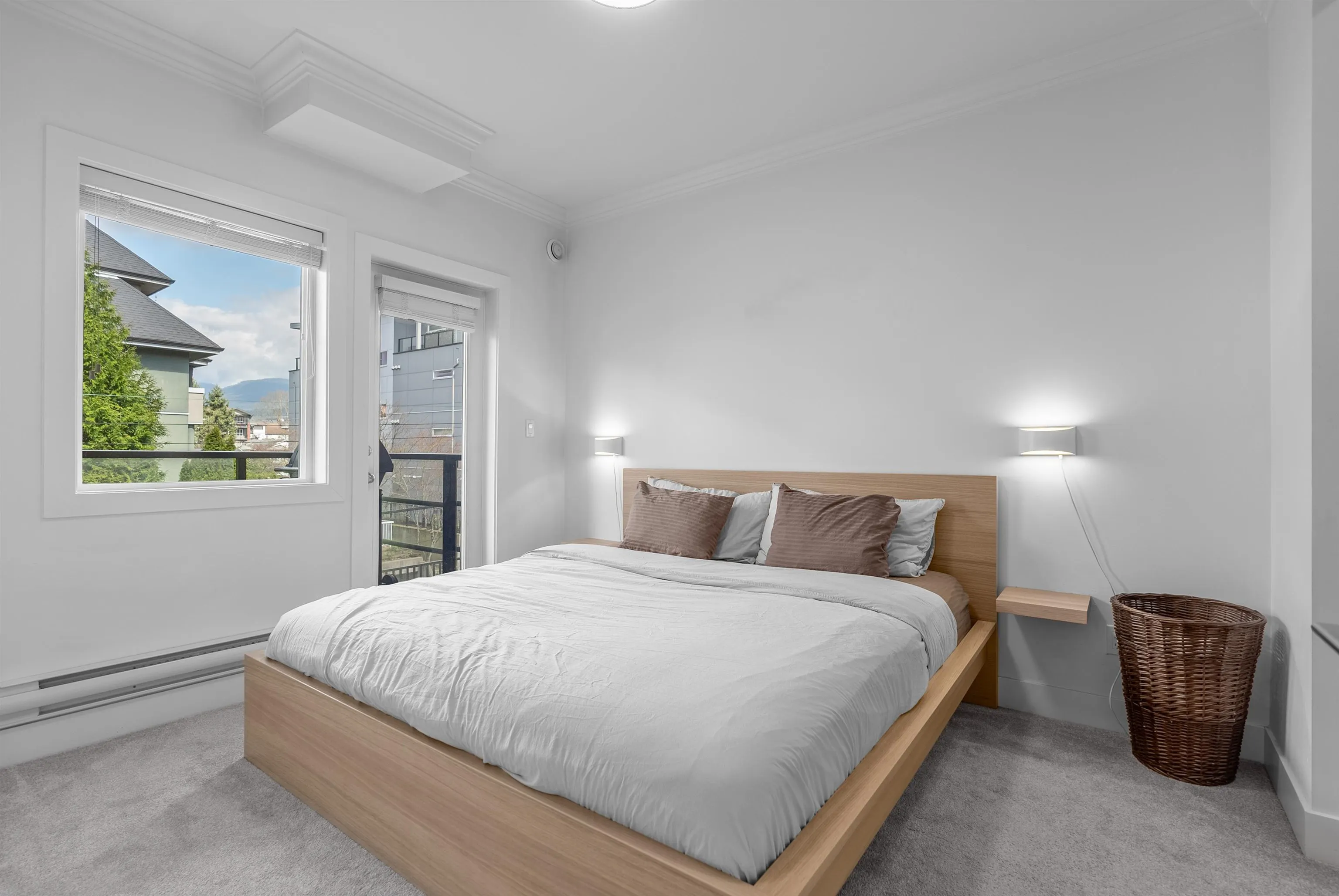 204 2389 Hawthorne Avenue