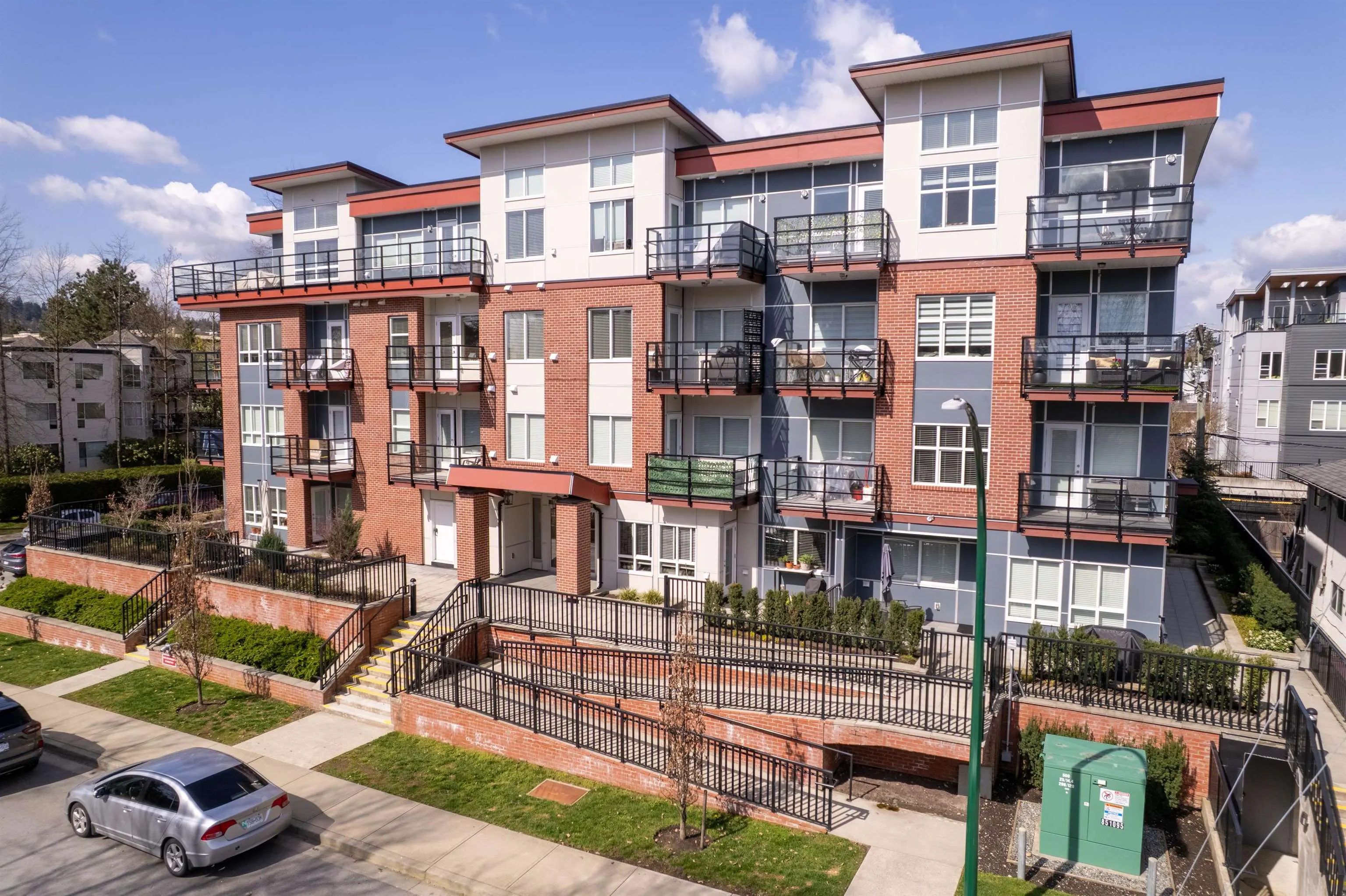 204 2389 Hawthorne Avenue