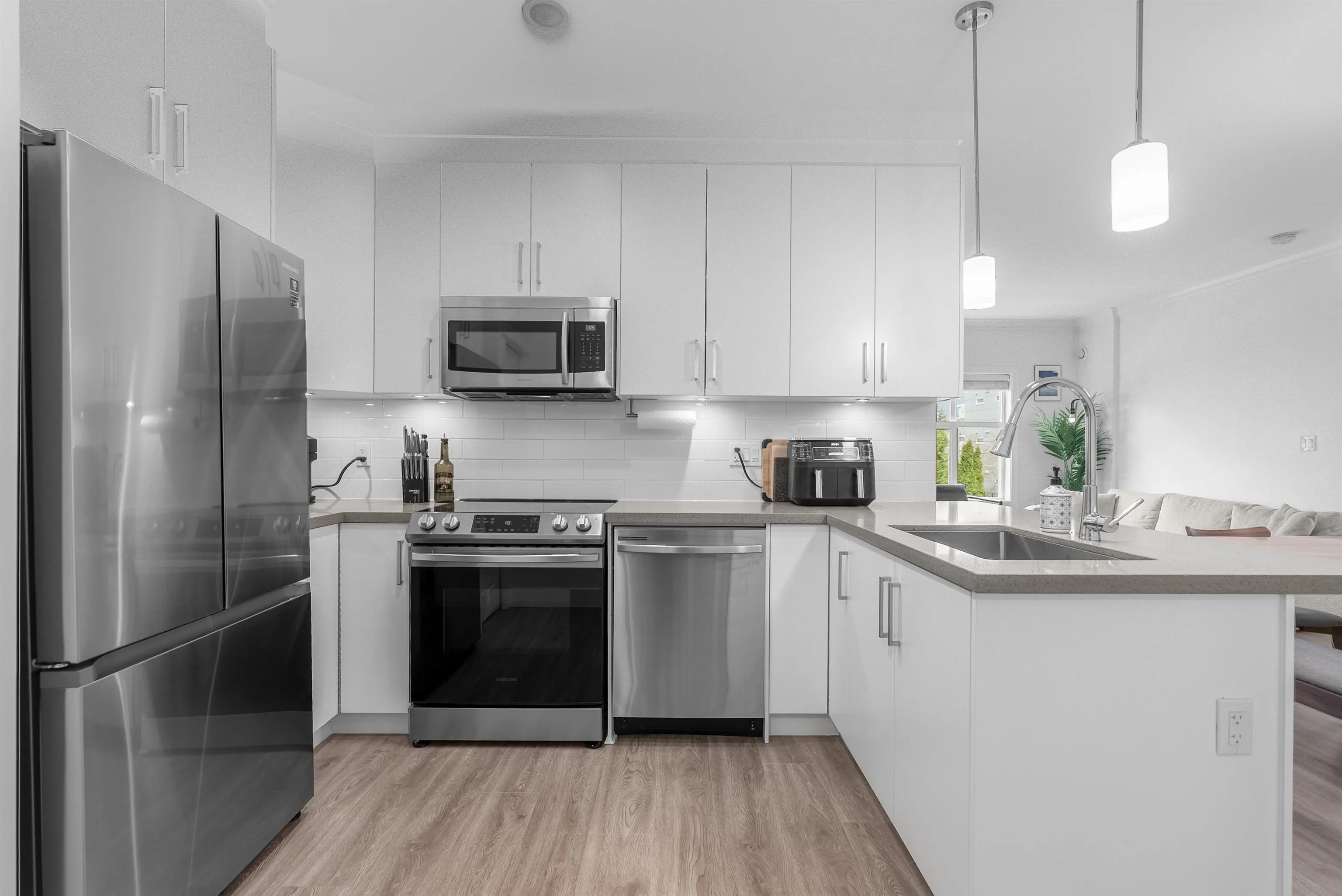 204 2389 Hawthorne Avenue