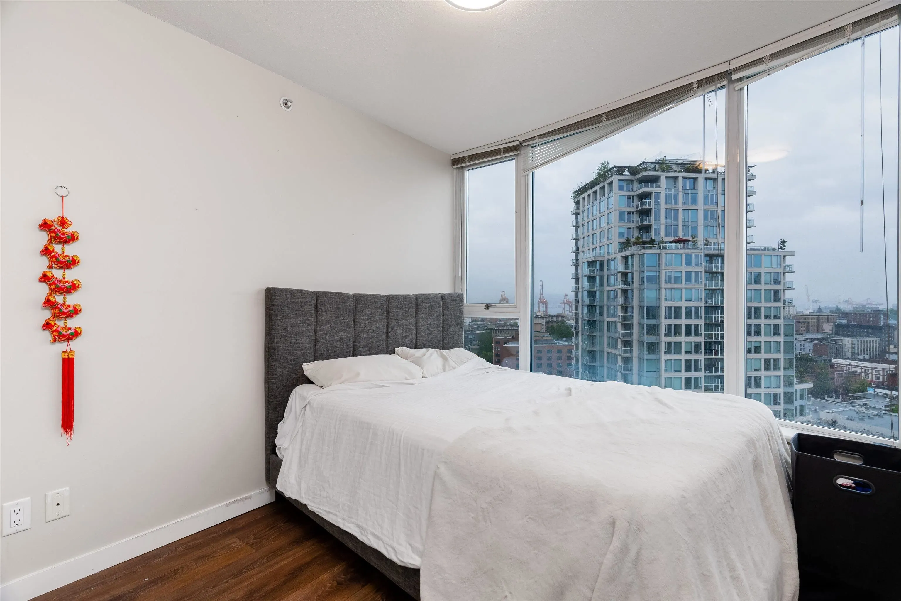 220X 58 Keefer Place