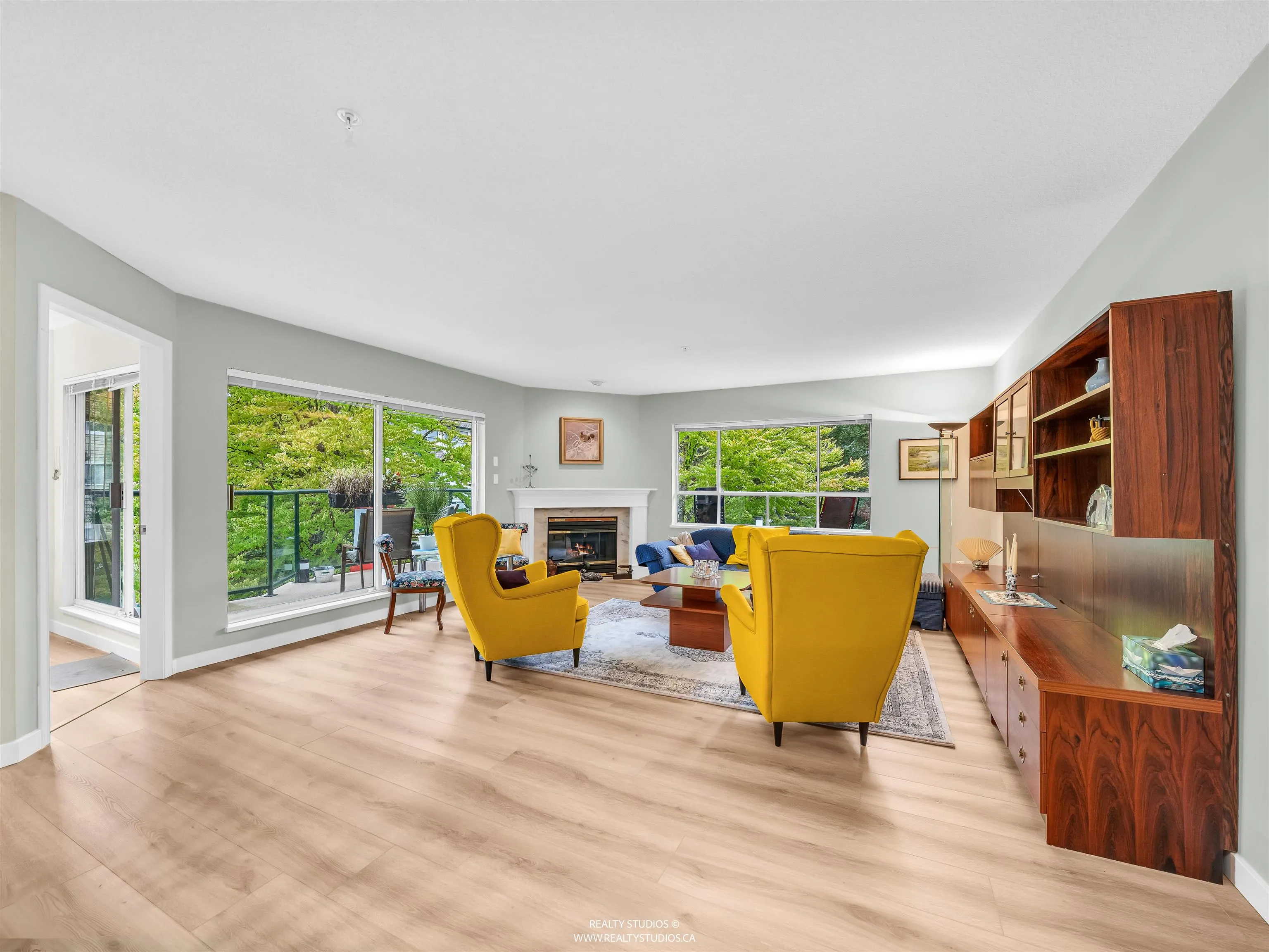 302 3670 Banff Court