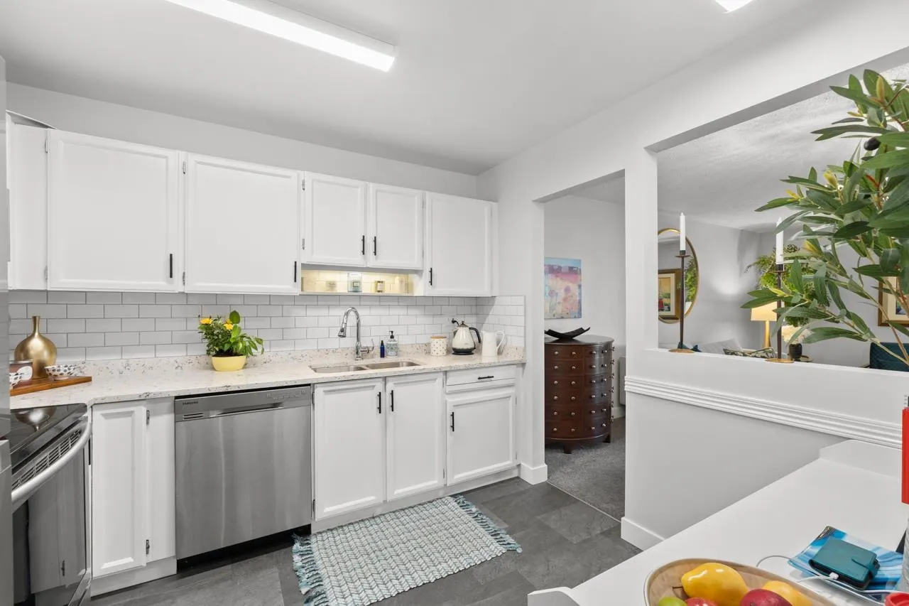 302 1355 Winter Street