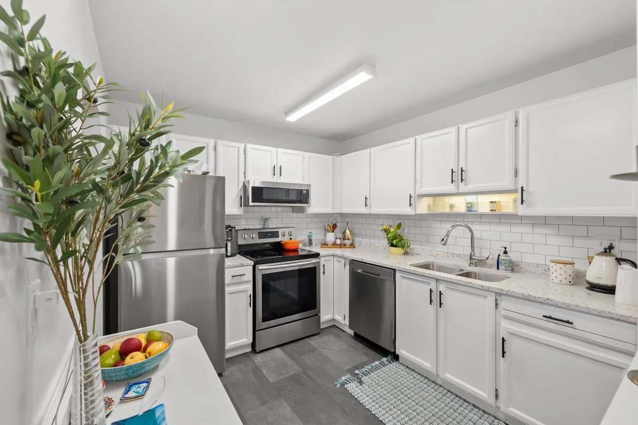 302 1355 Winter Street