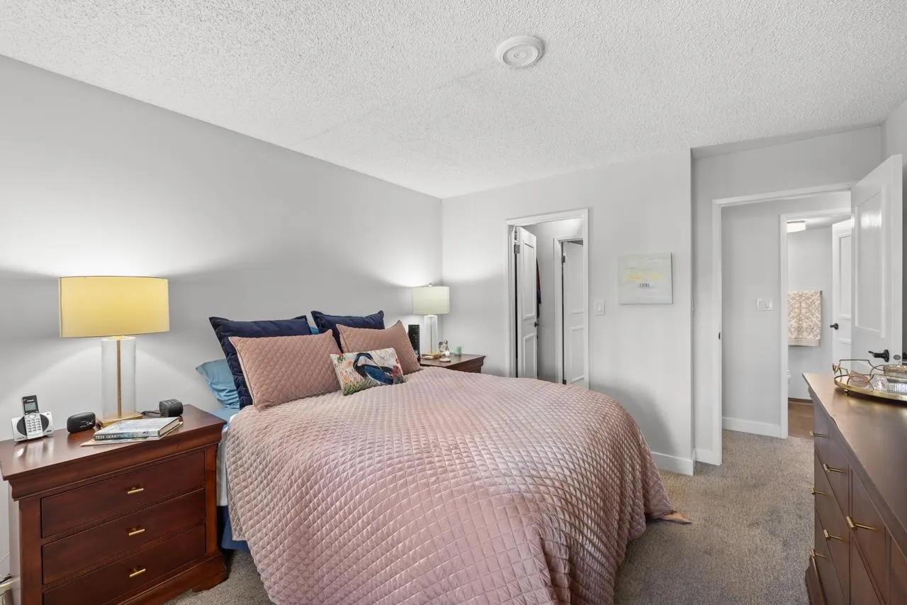 302 1355 Winter Street