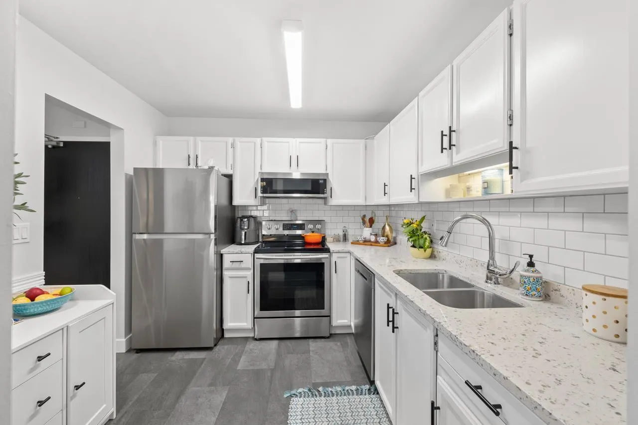 302 1355 Winter Street