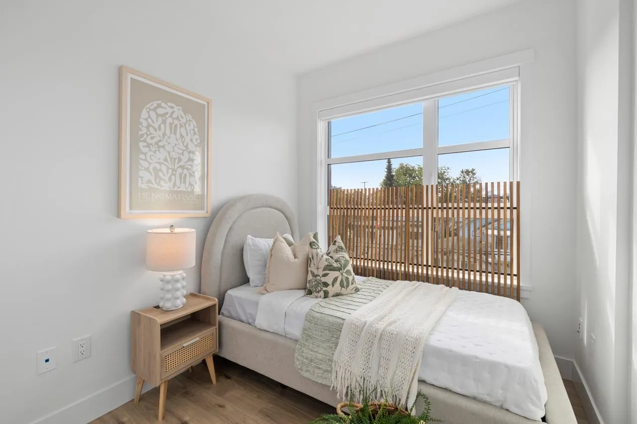 406 4788 Hastings Street