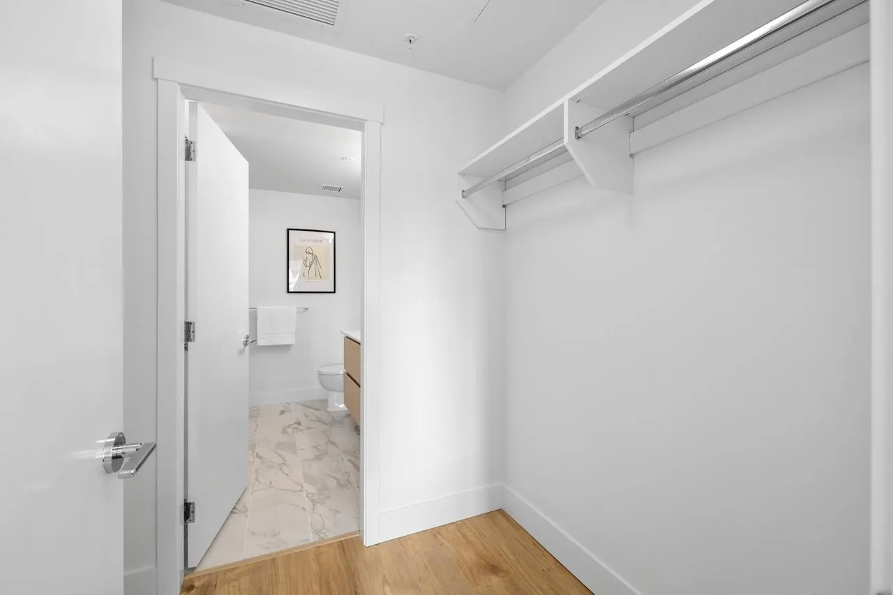 406 4788 Hastings Street