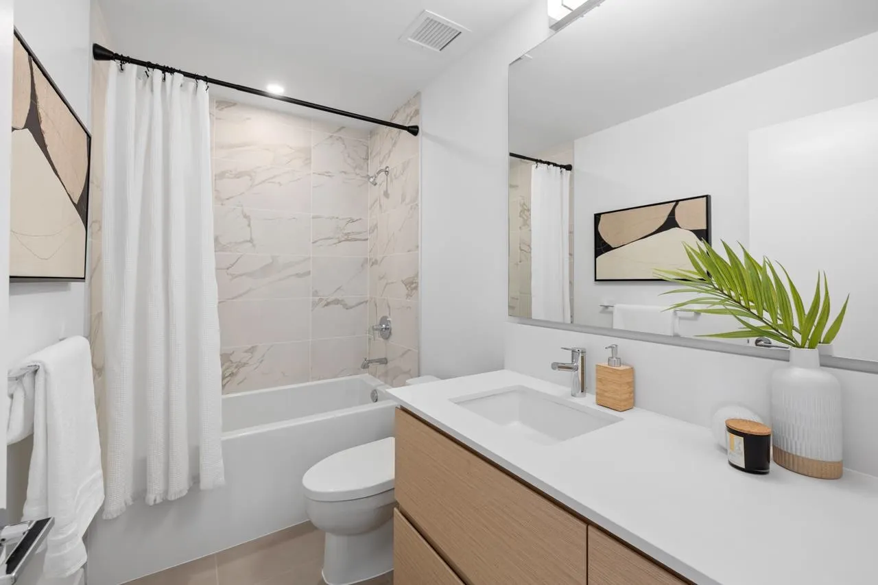 406 4788 Hastings Street