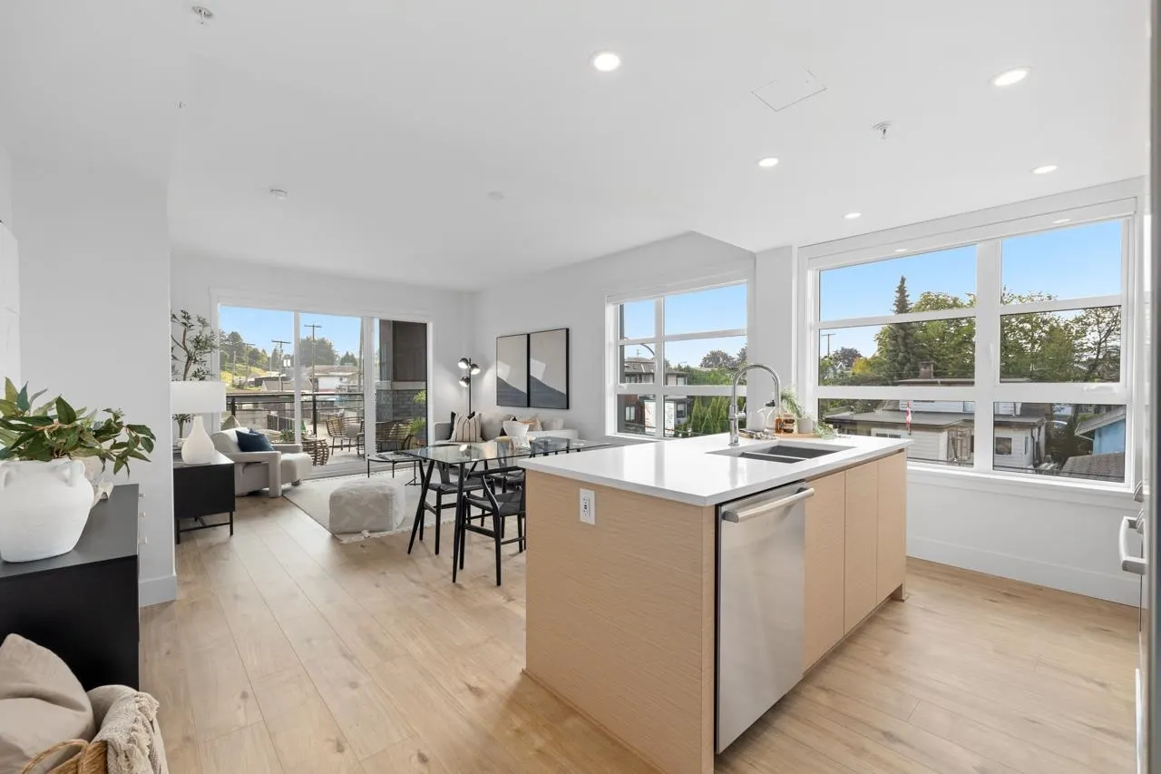 406 4788 Hastings Street