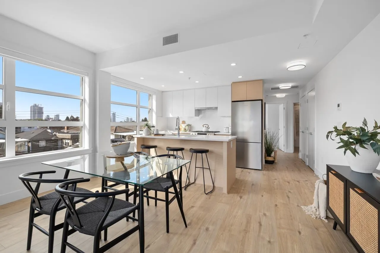 406 4788 Hastings Street