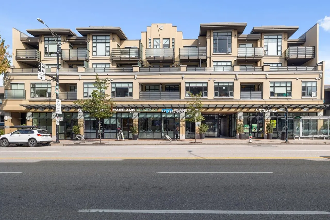 406 4788 Hastings Street