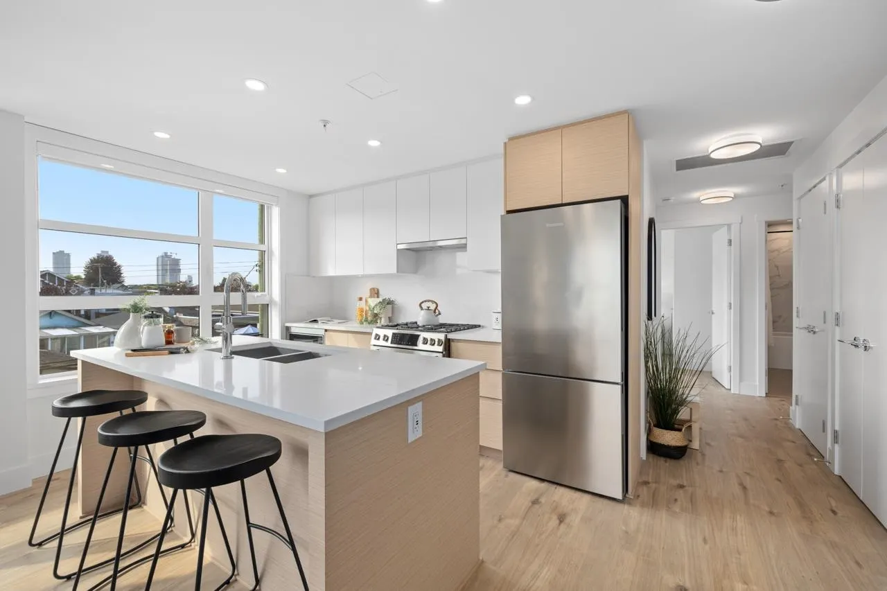 406 4788 Hastings Street