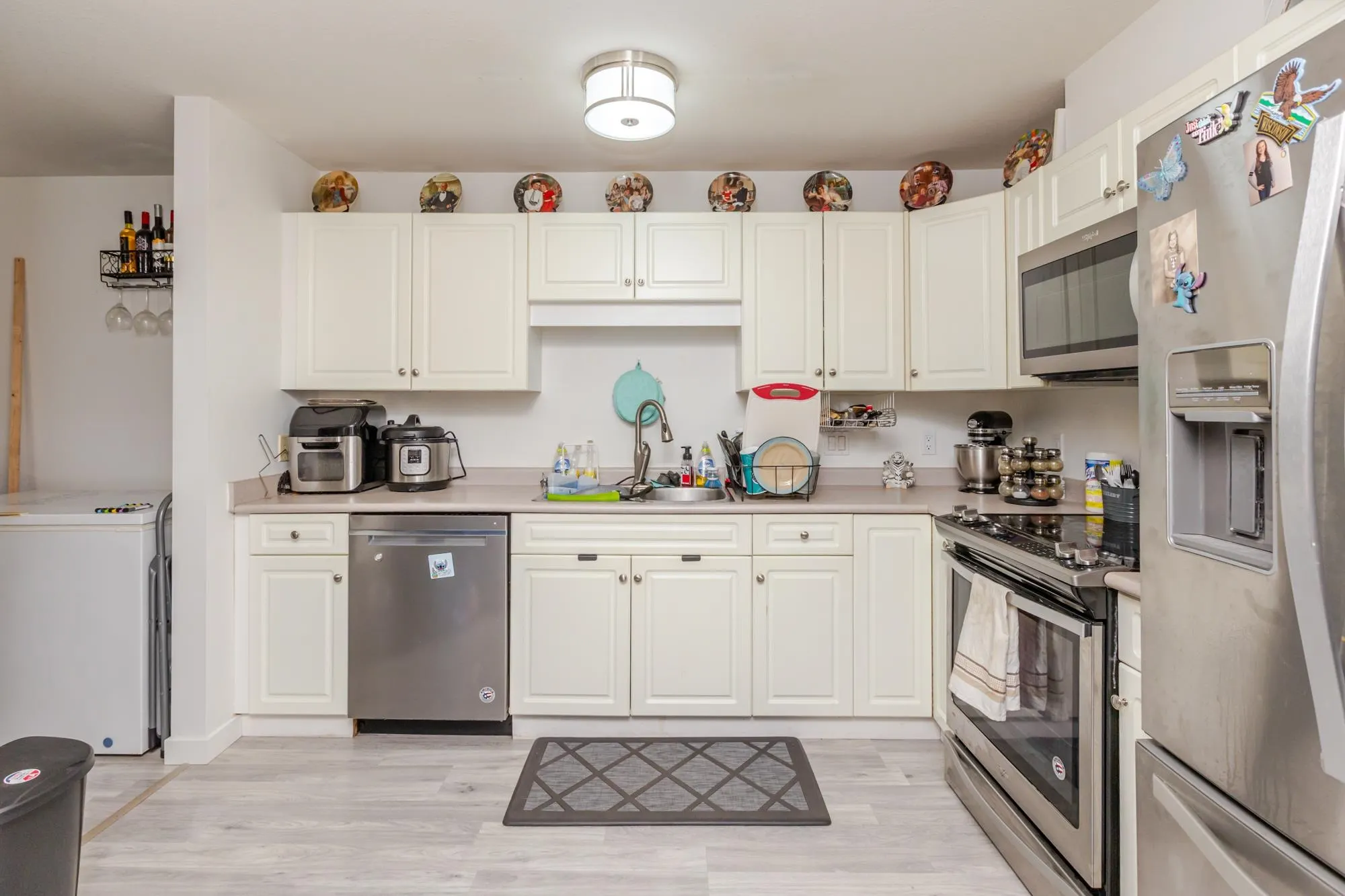 208 3176 Gladwin Road