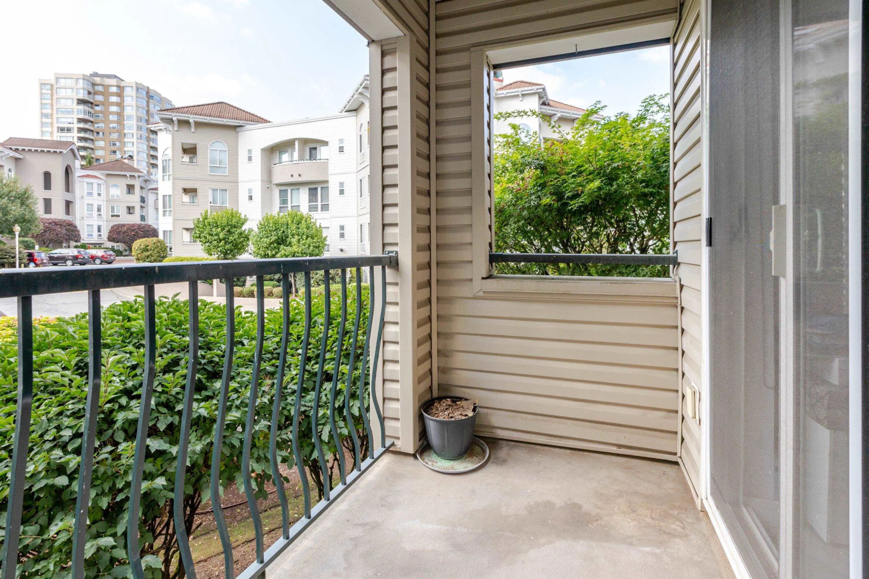 208 3176 Gladwin Road