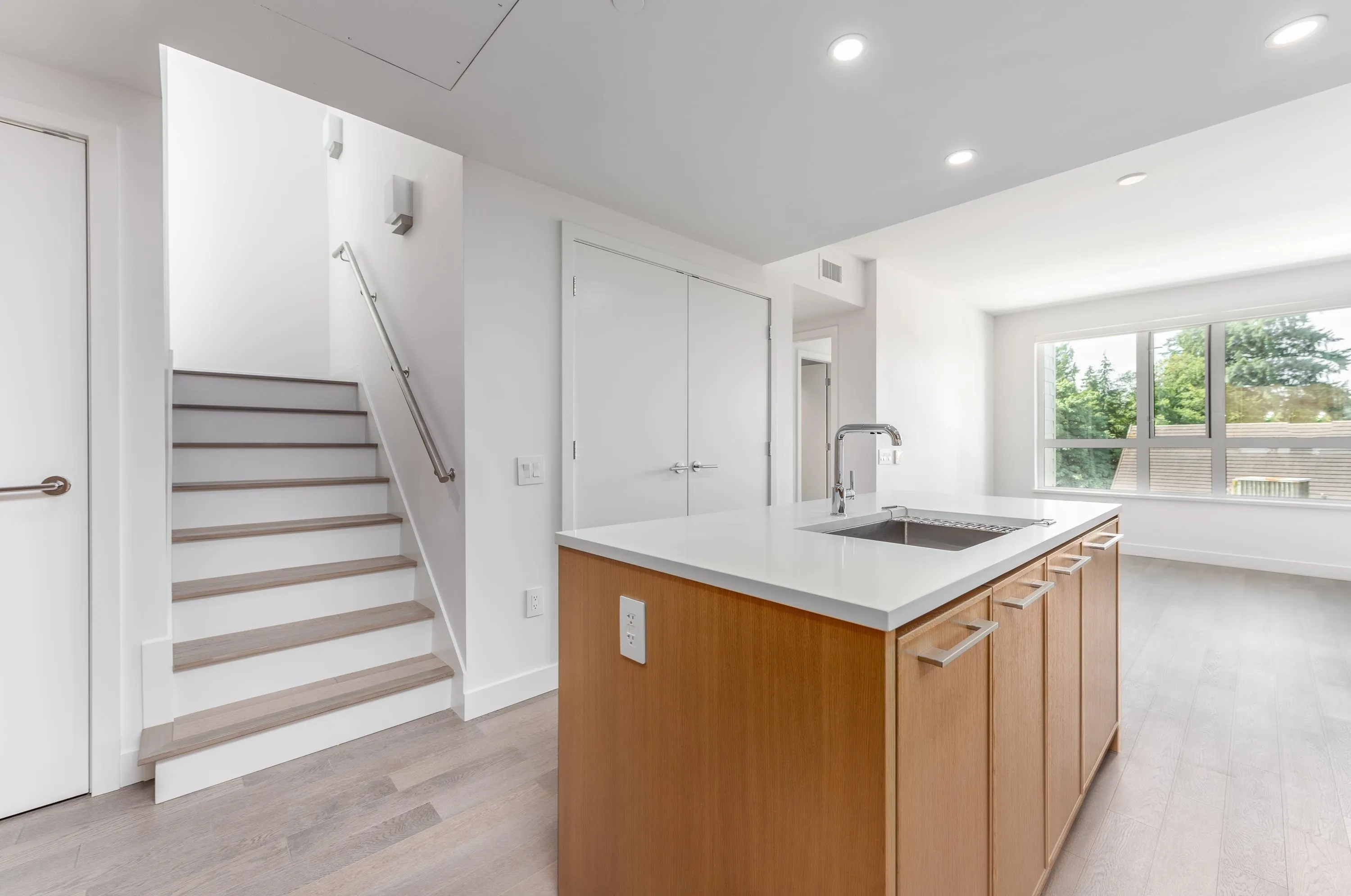 317 3220 Connaught Crescent