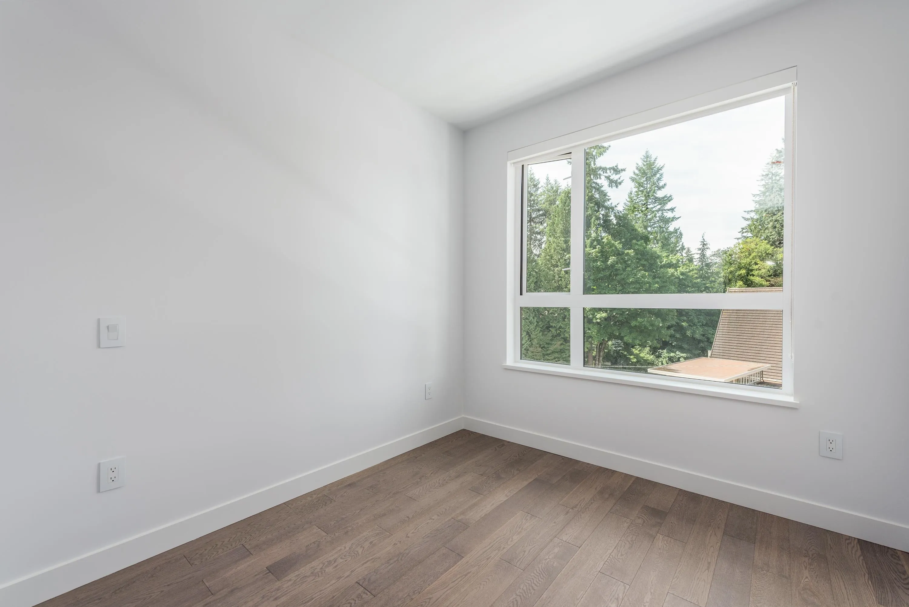 317 3220 Connaught Crescent