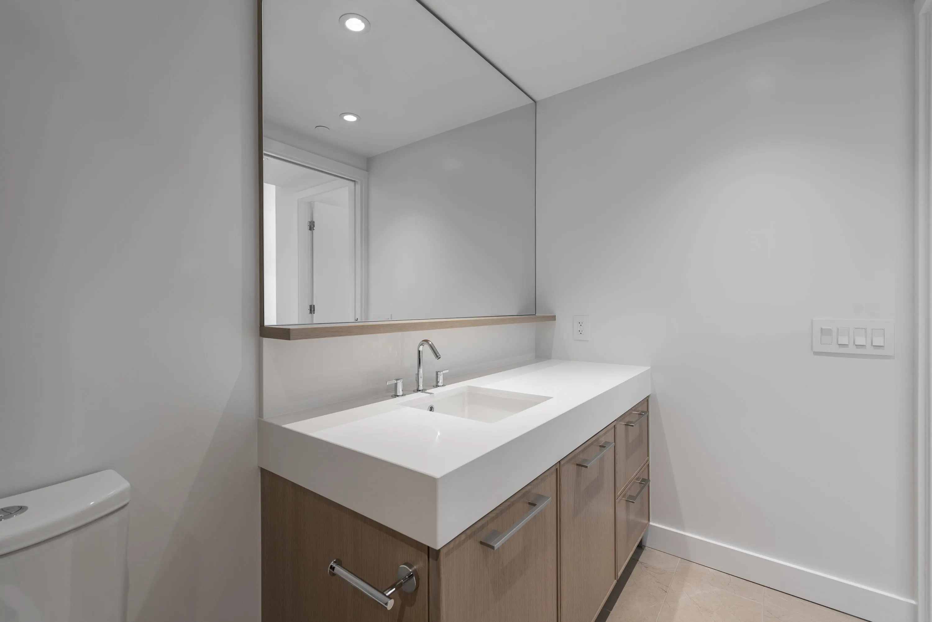 317 3220 Connaught Crescent