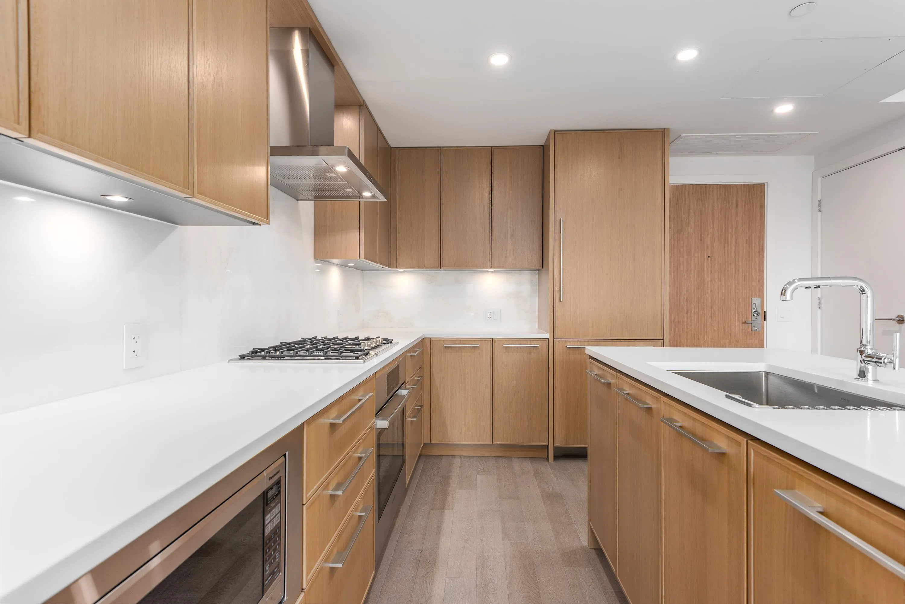 317 3220 Connaught Crescent