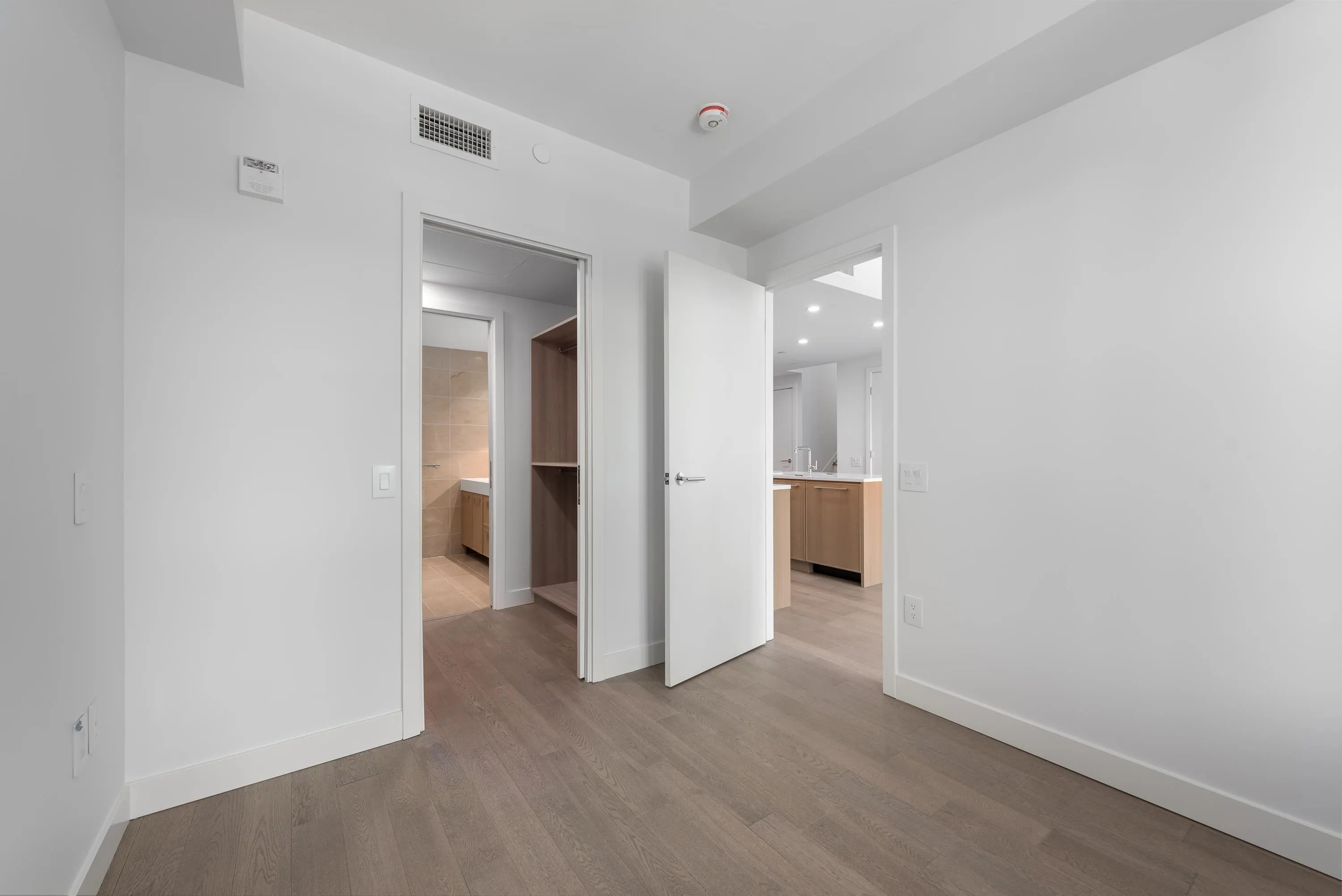 317 3220 Connaught Crescent