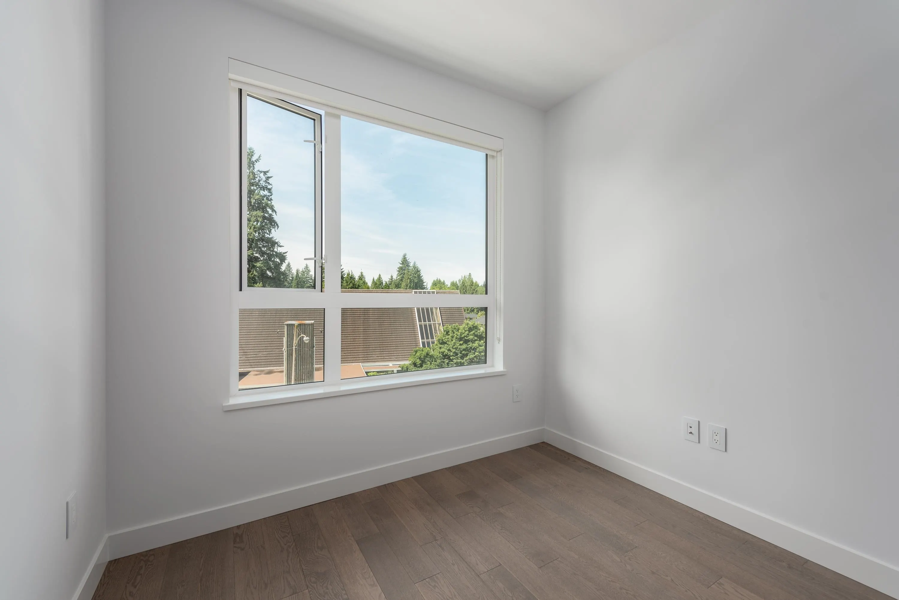 317 3220 Connaught Crescent