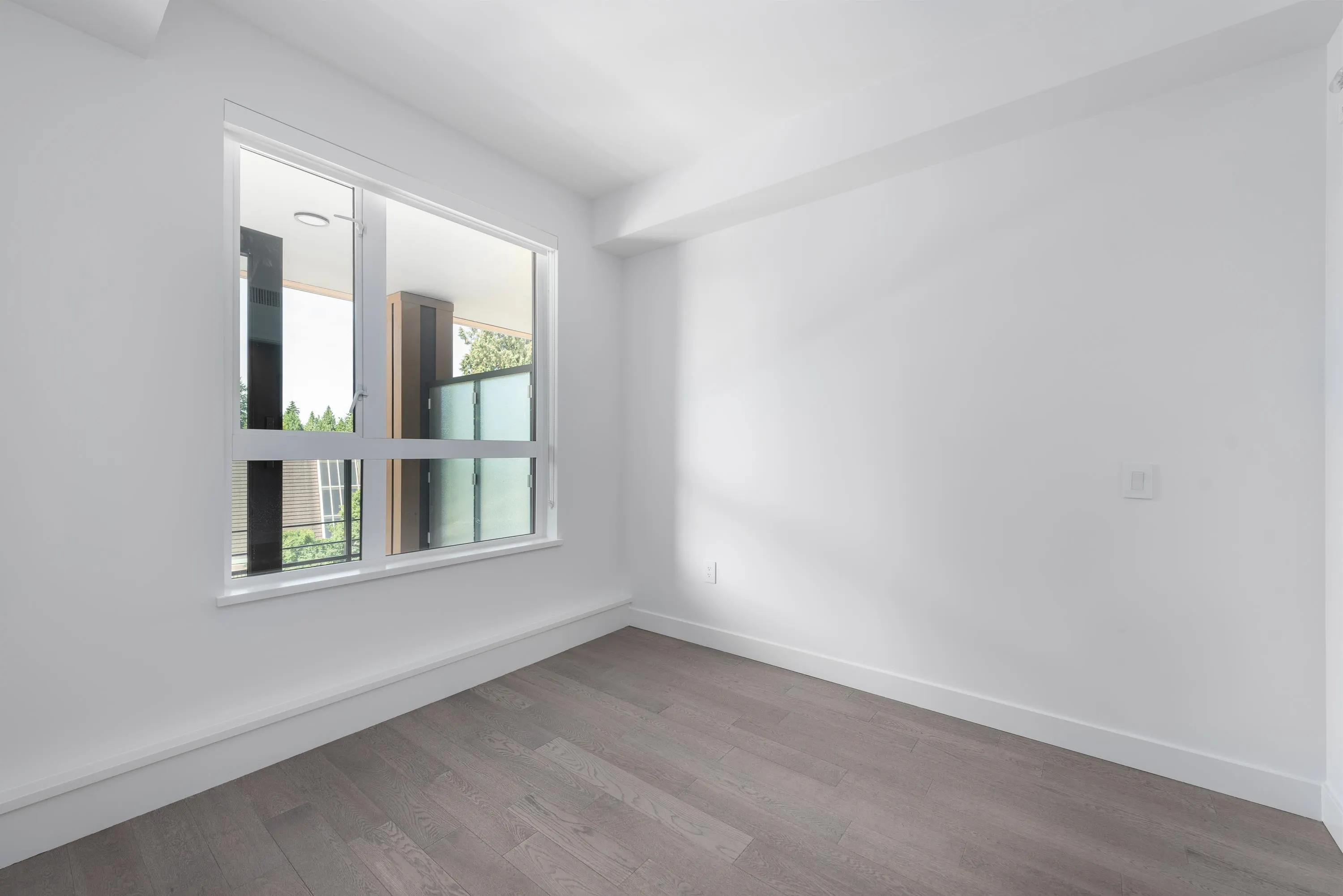 317 3220 Connaught Crescent