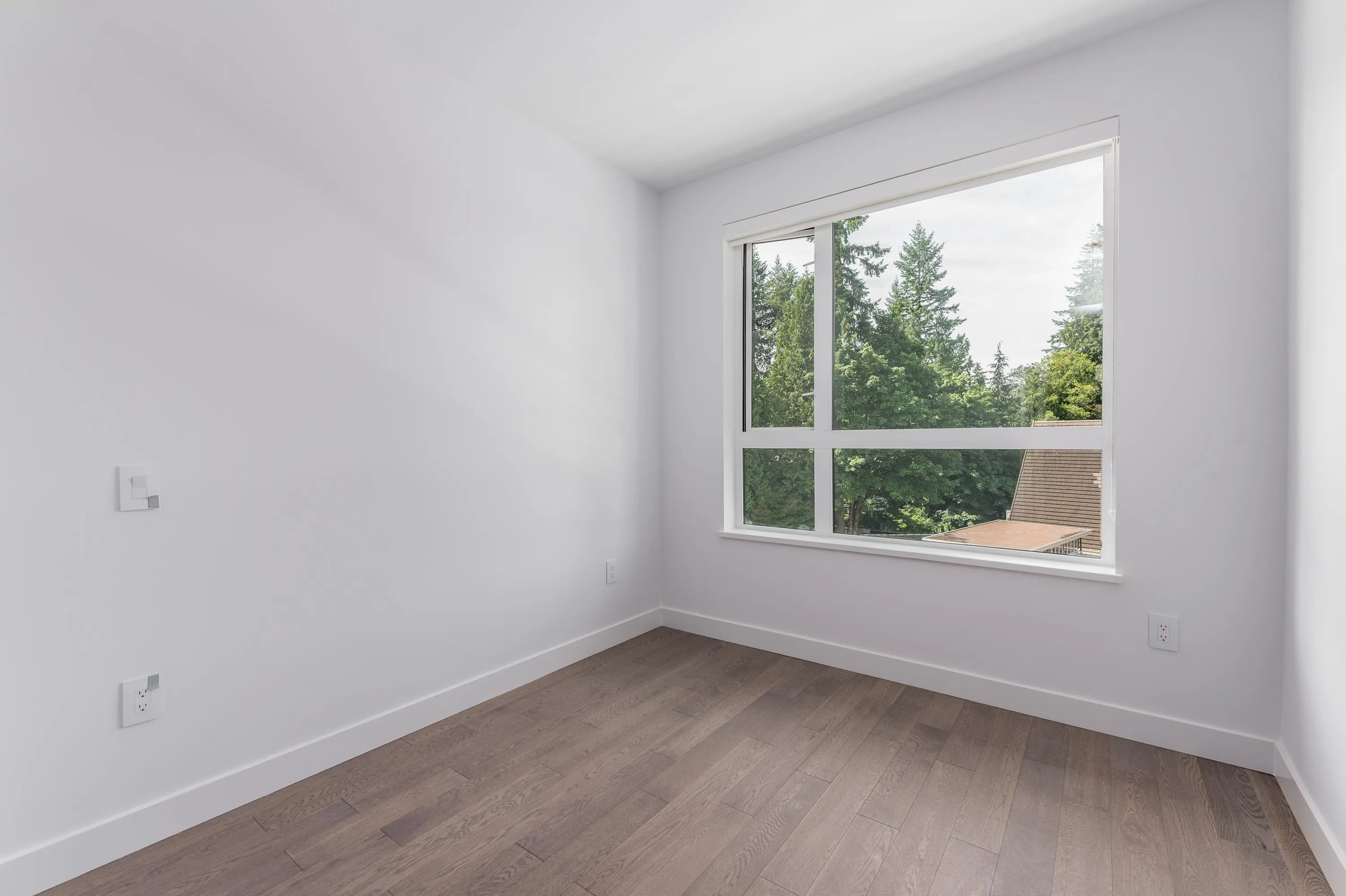317 3220 Connaught Crescent