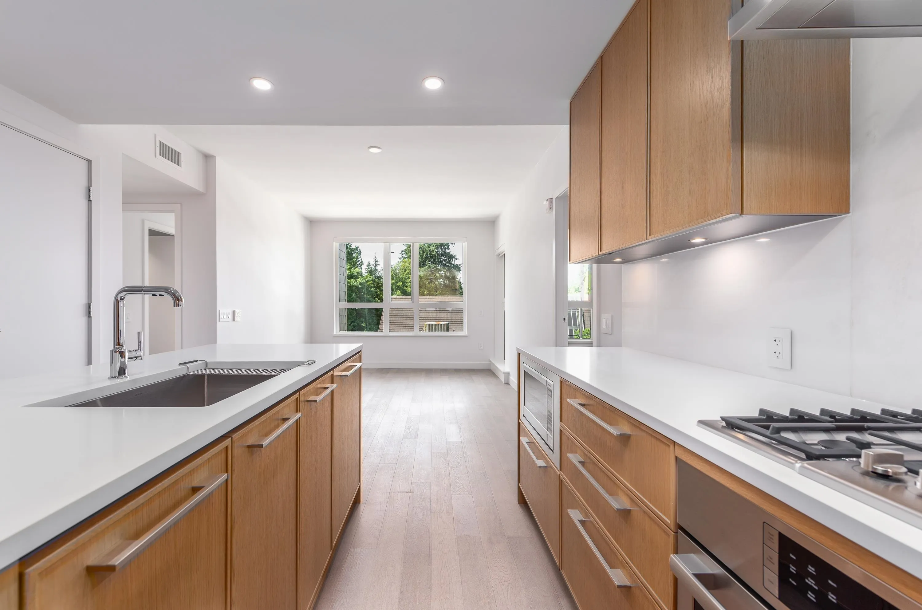 317 3220 Connaught Crescent