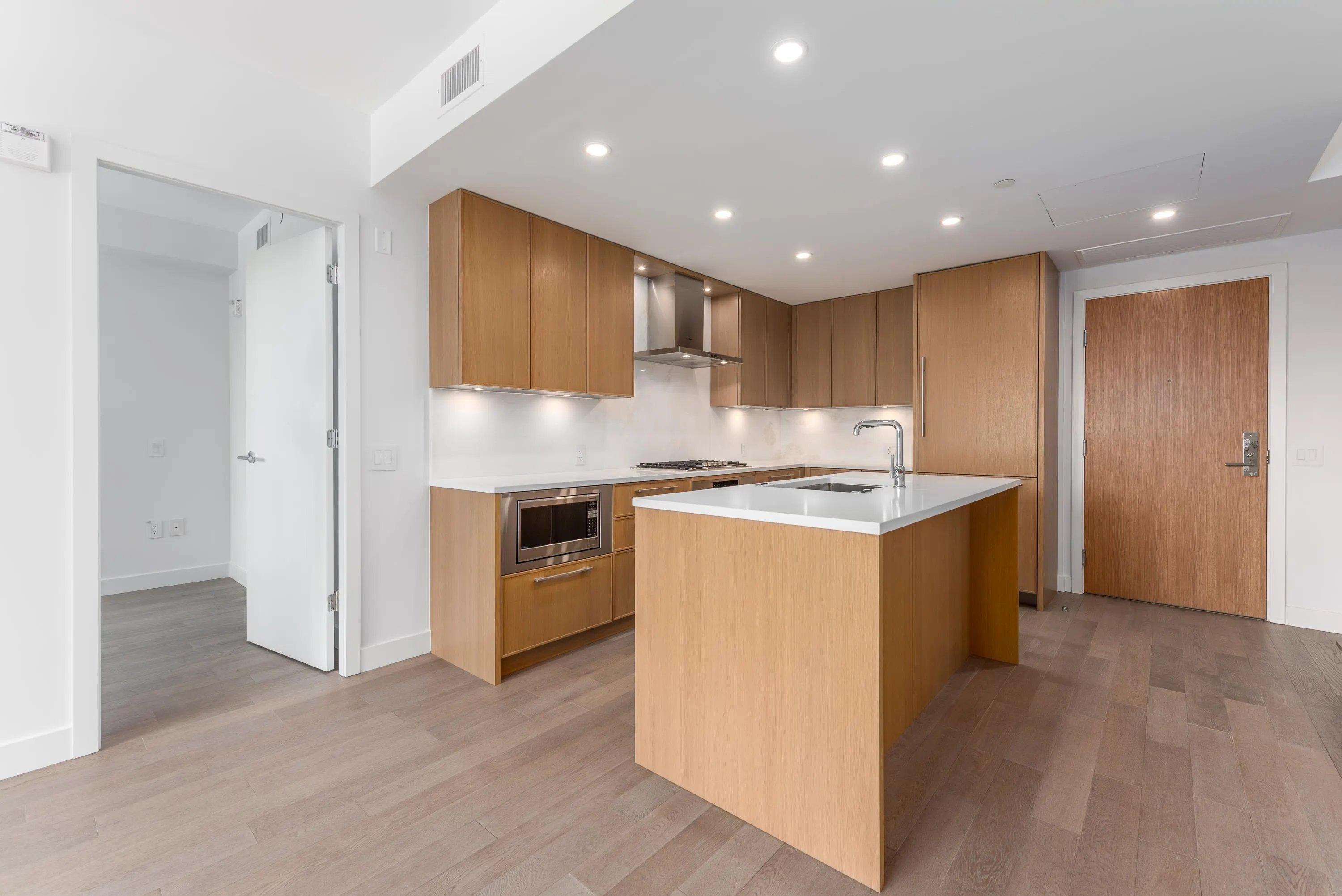 317 3220 Connaught Crescent