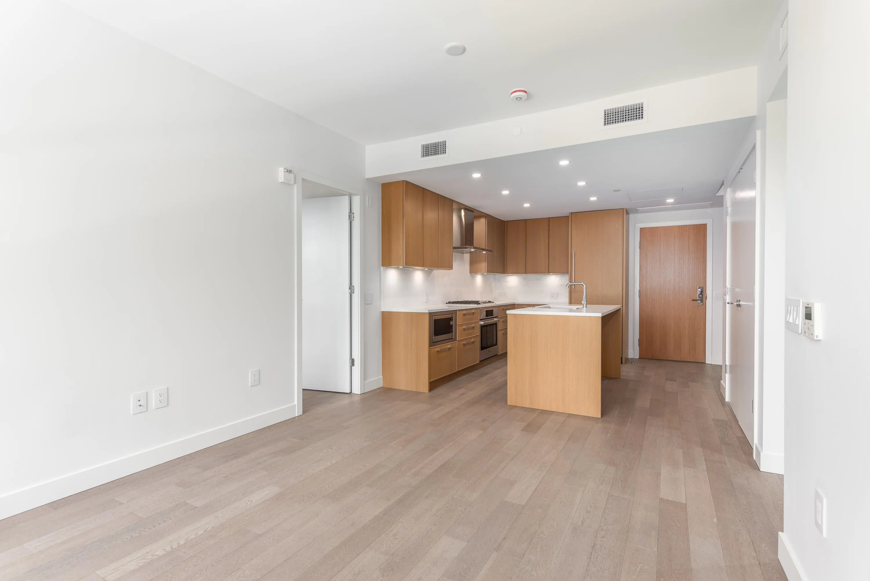 317 3220 Connaught Crescent
