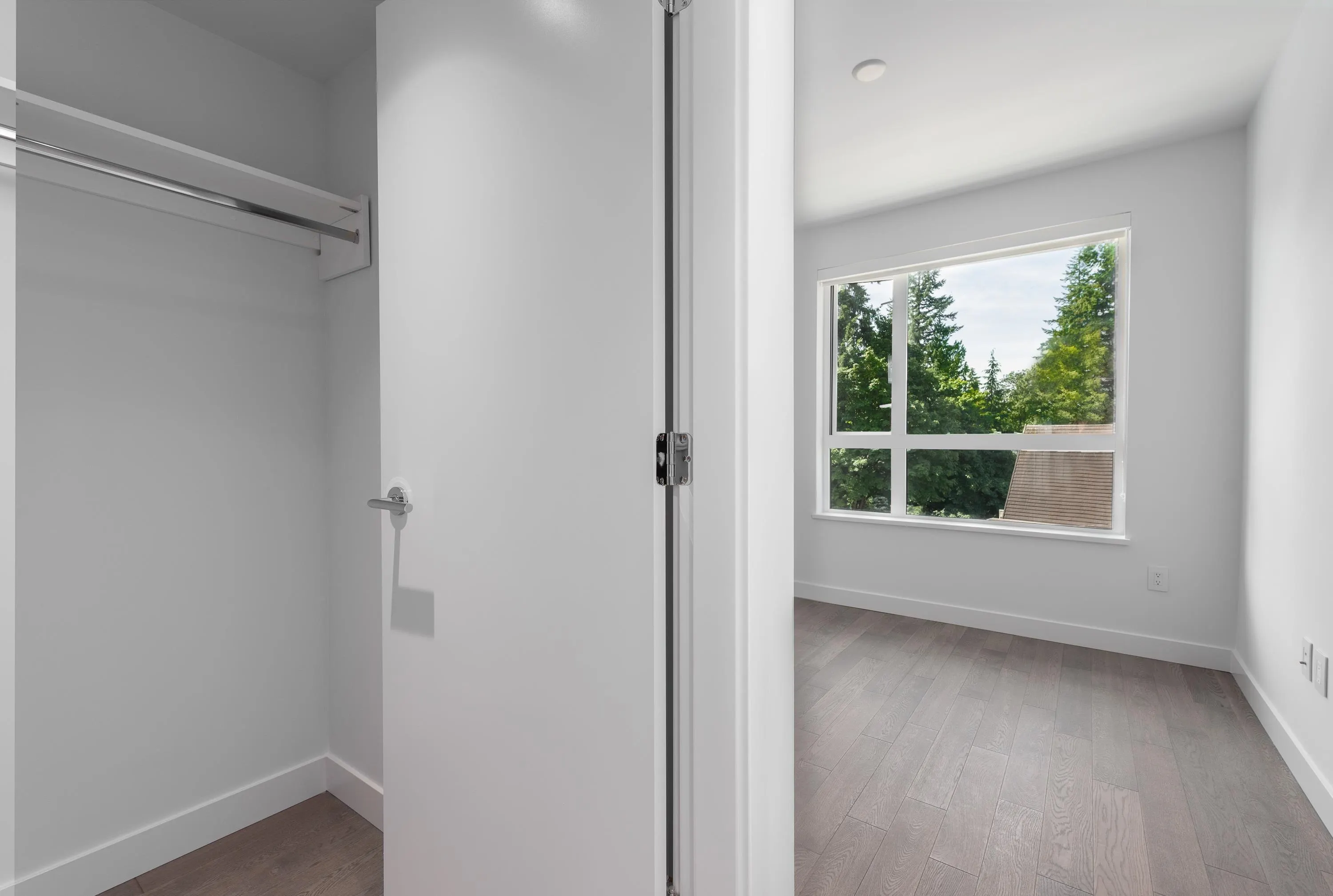317 3220 Connaught Crescent