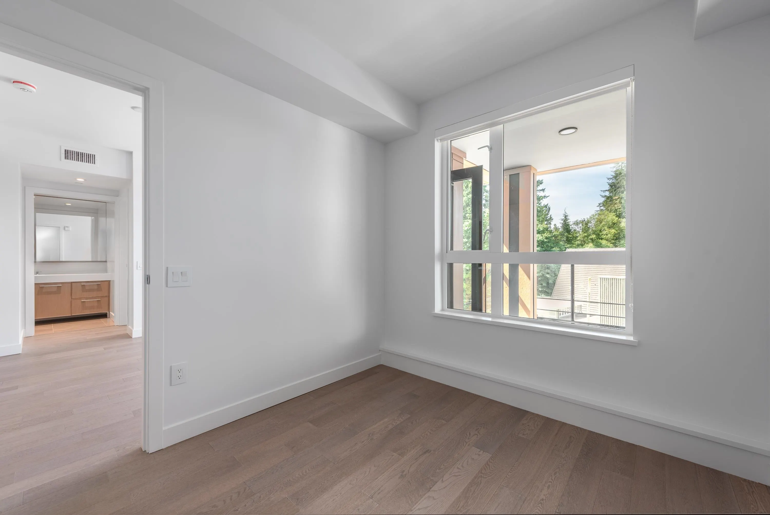 317 3220 Connaught Crescent