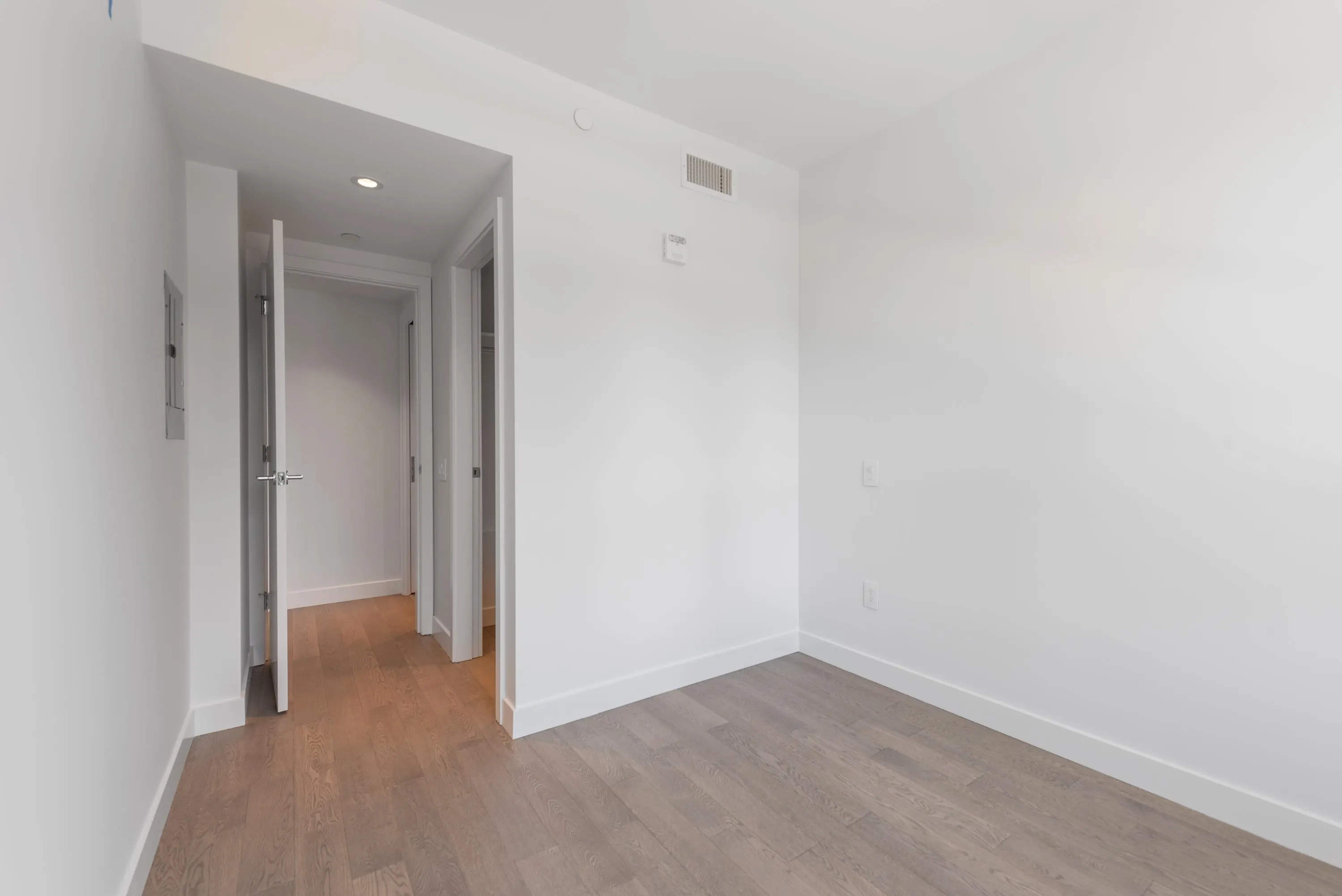 317 3220 Connaught Crescent