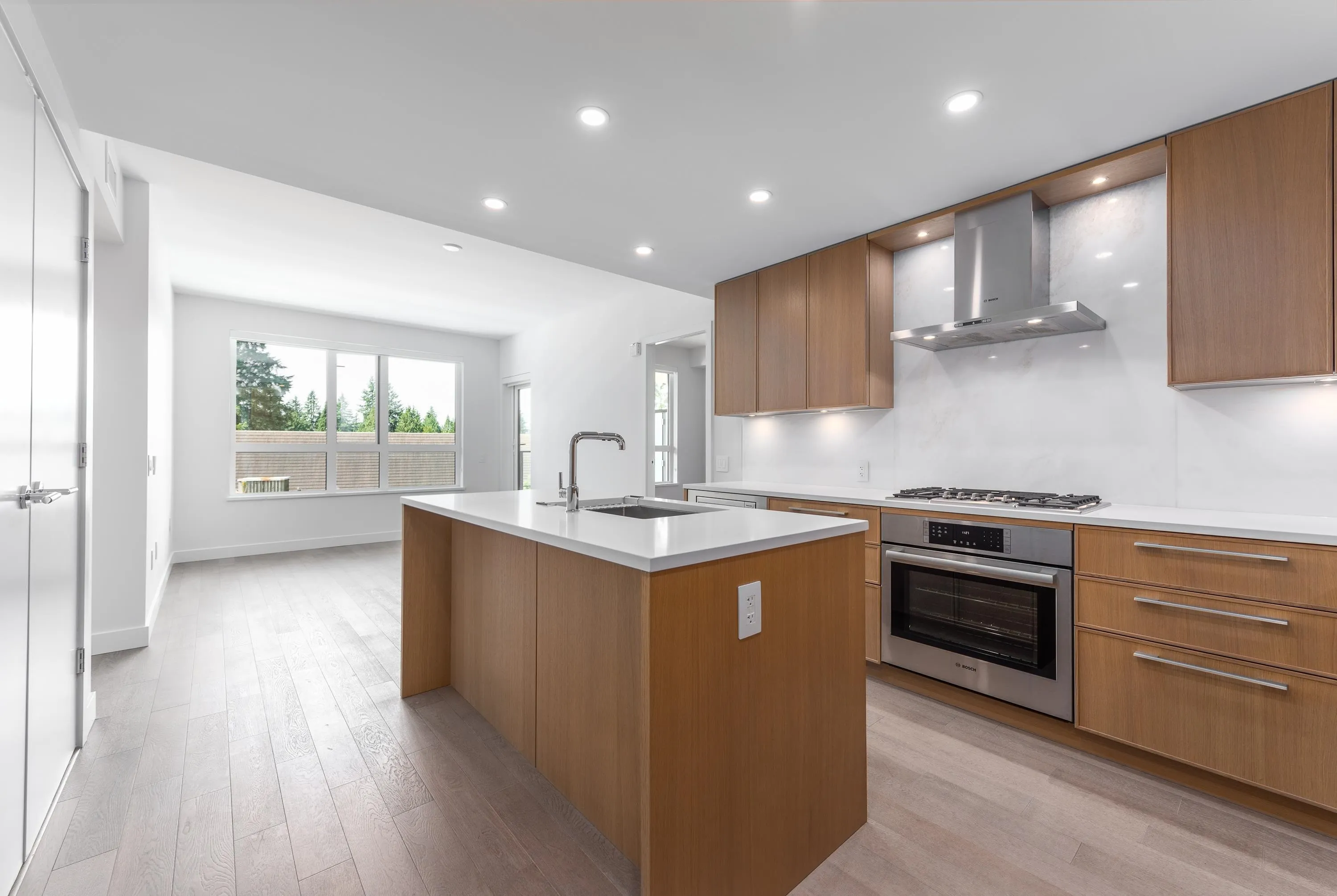 317 3220 Connaught Crescent