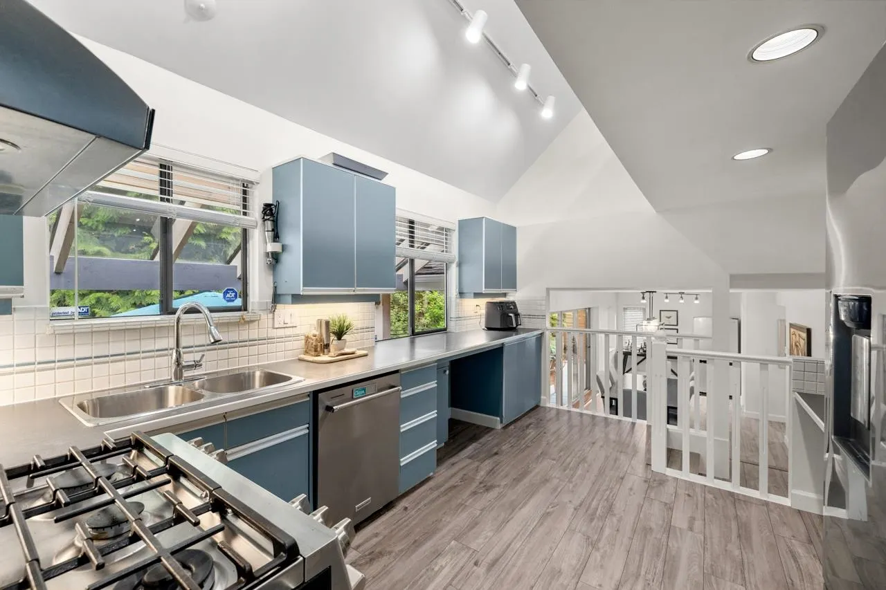 3690 Rutherford Crescent