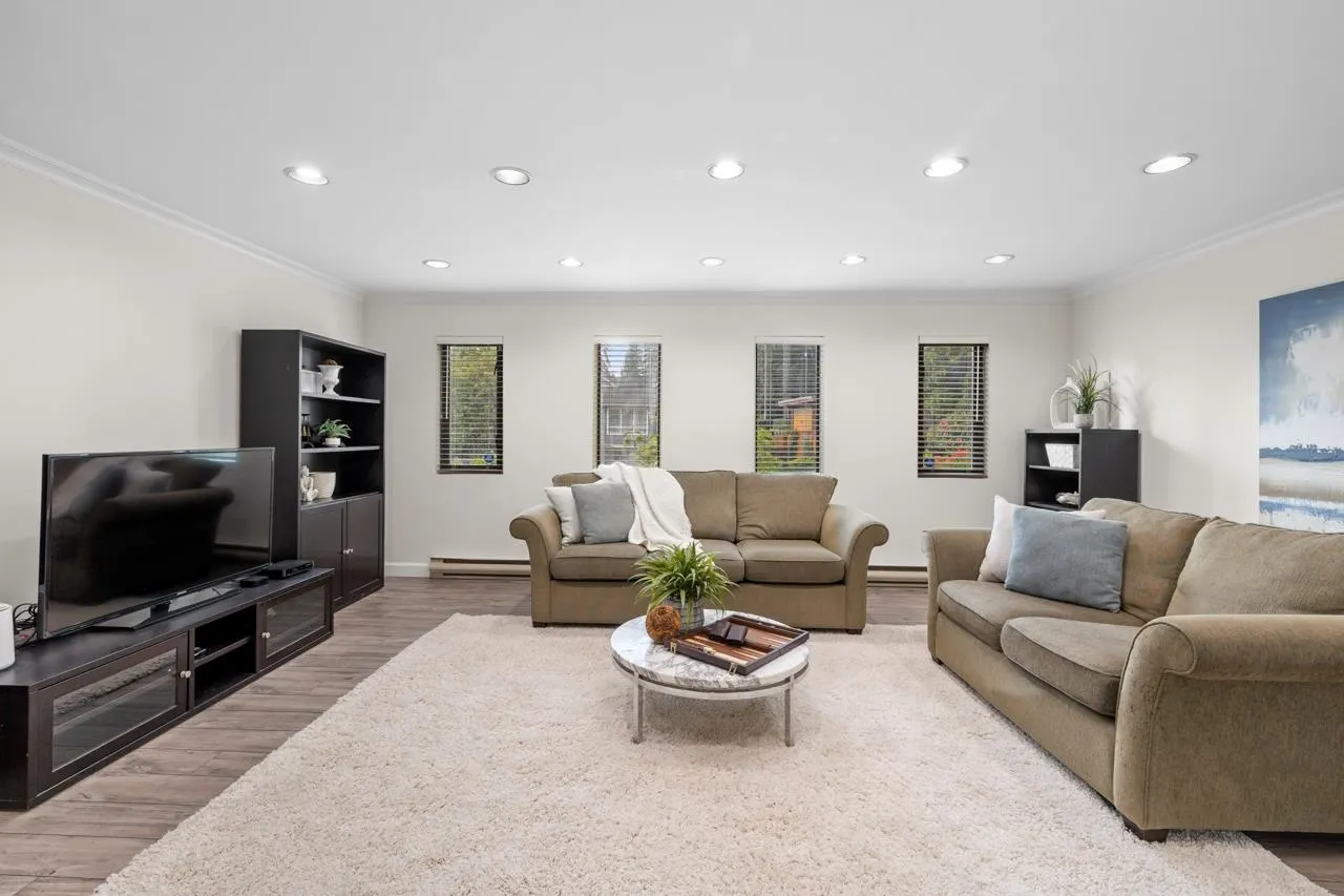 3690 Rutherford Crescent