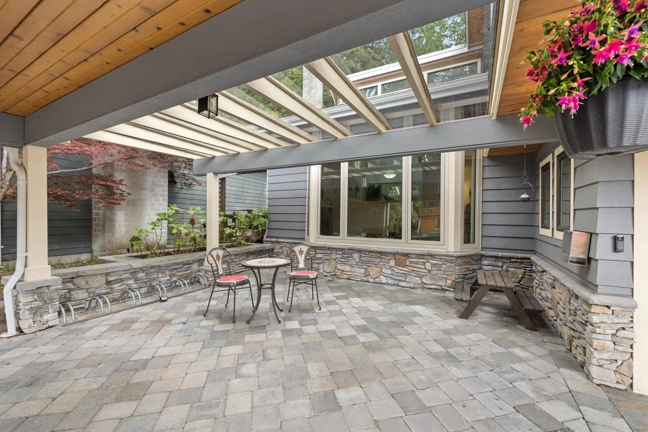 3690 Rutherford Crescent