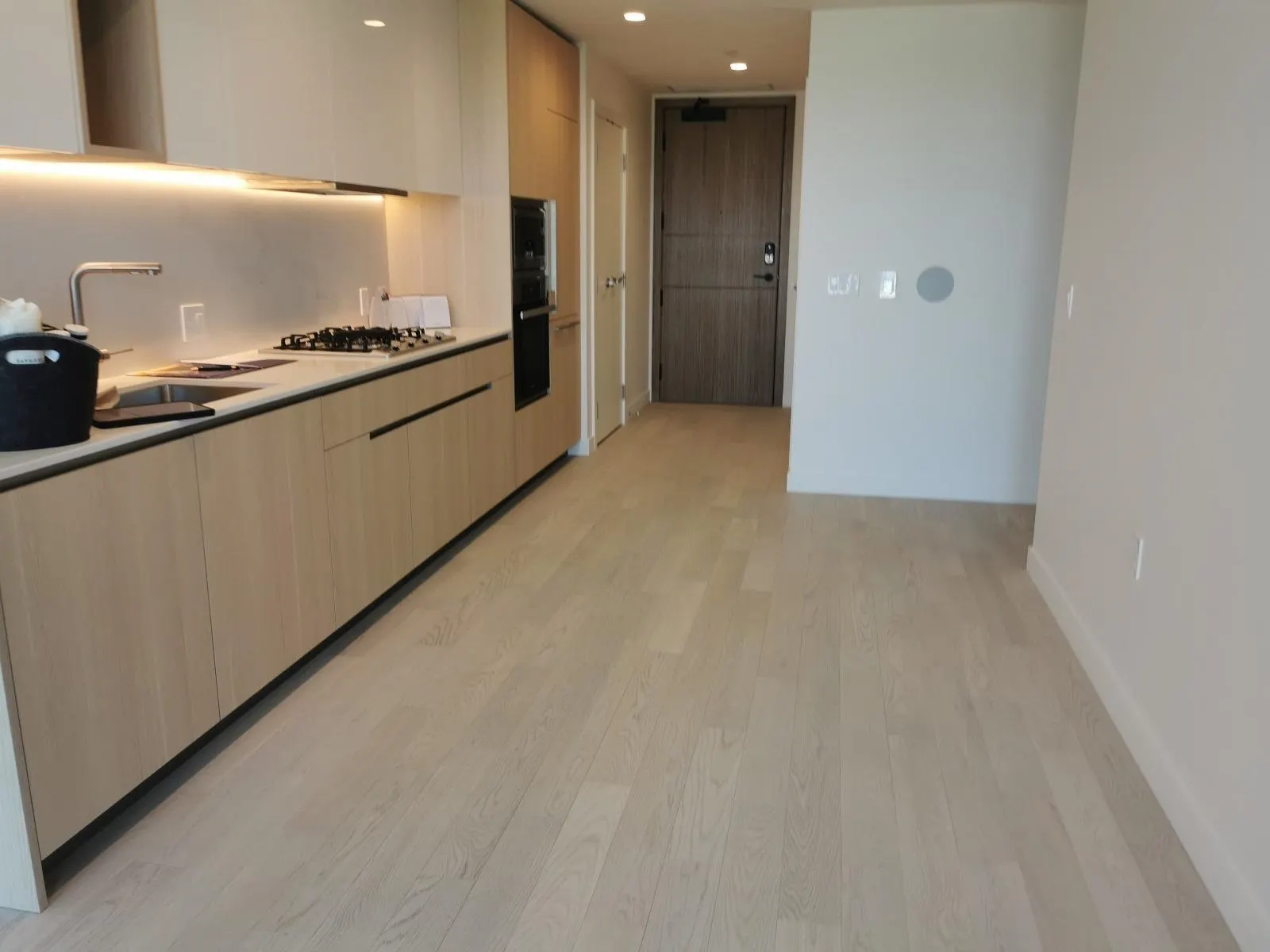 905 6833 Pearson Way