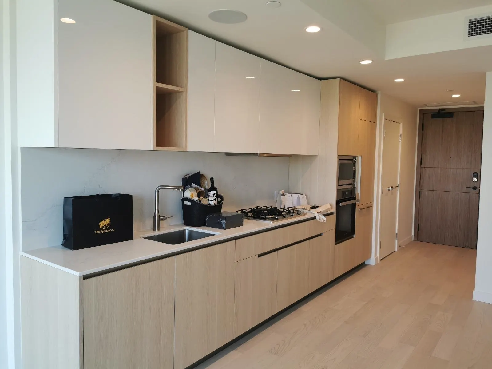 905 6833 Pearson Way