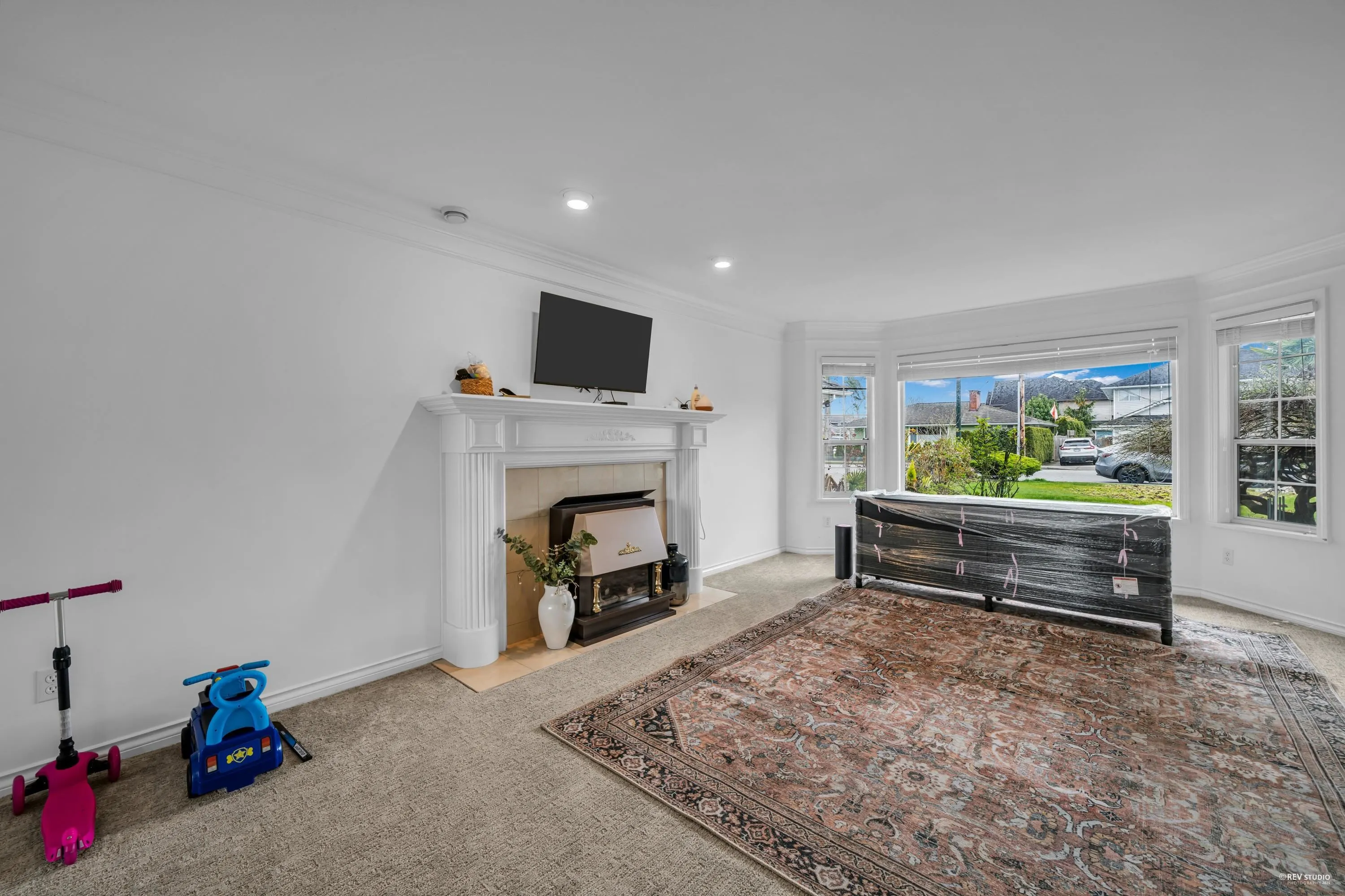 6585 Holly Park Drive