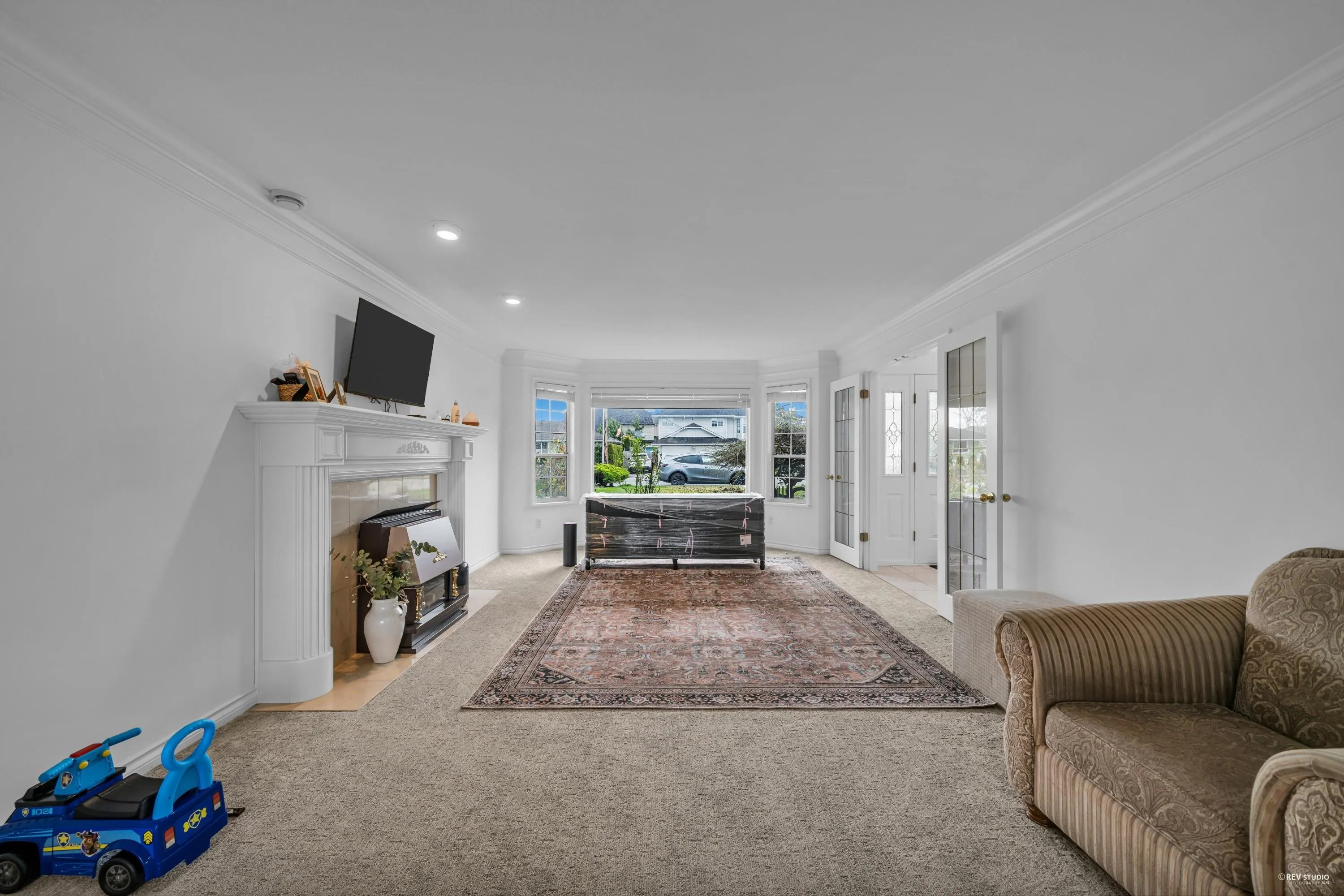6585 Holly Park Drive