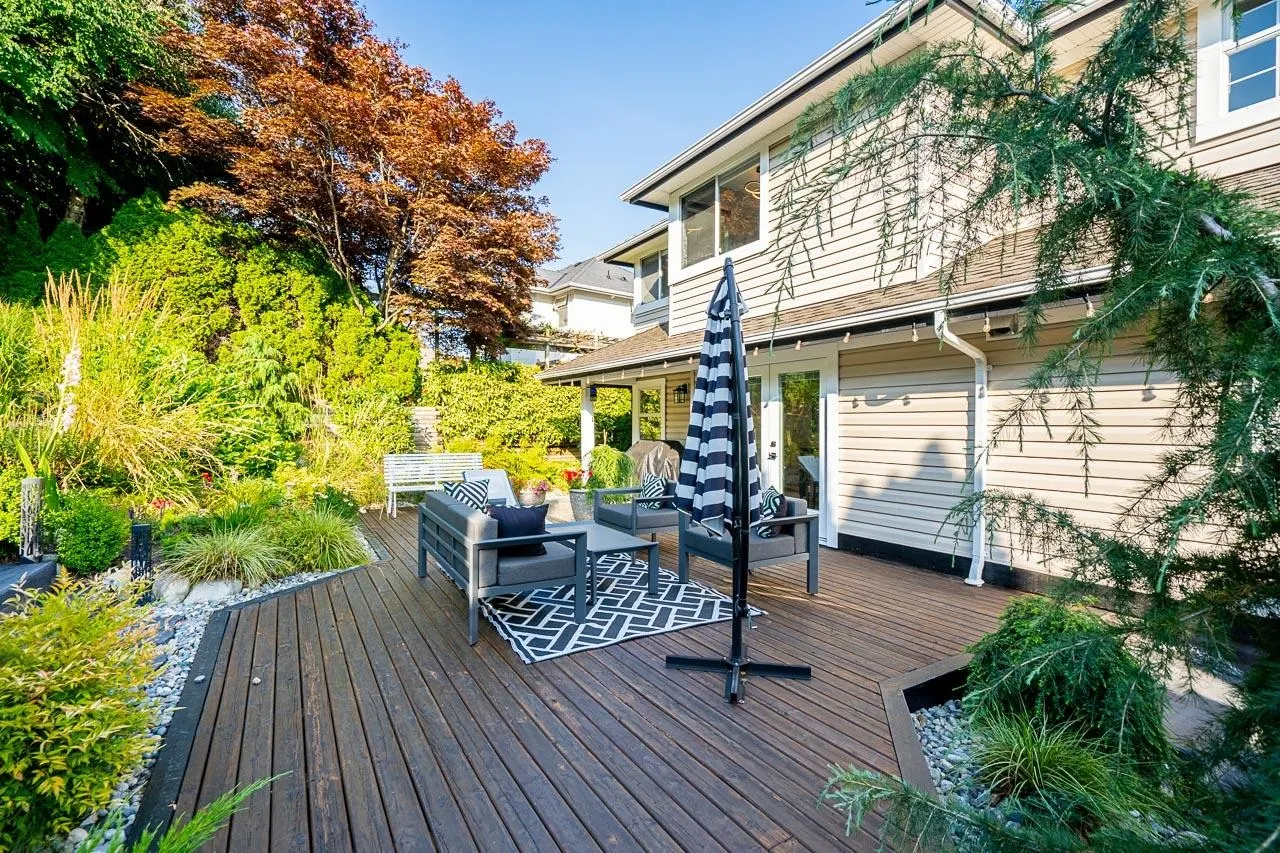 2637 Sandstone Crescent