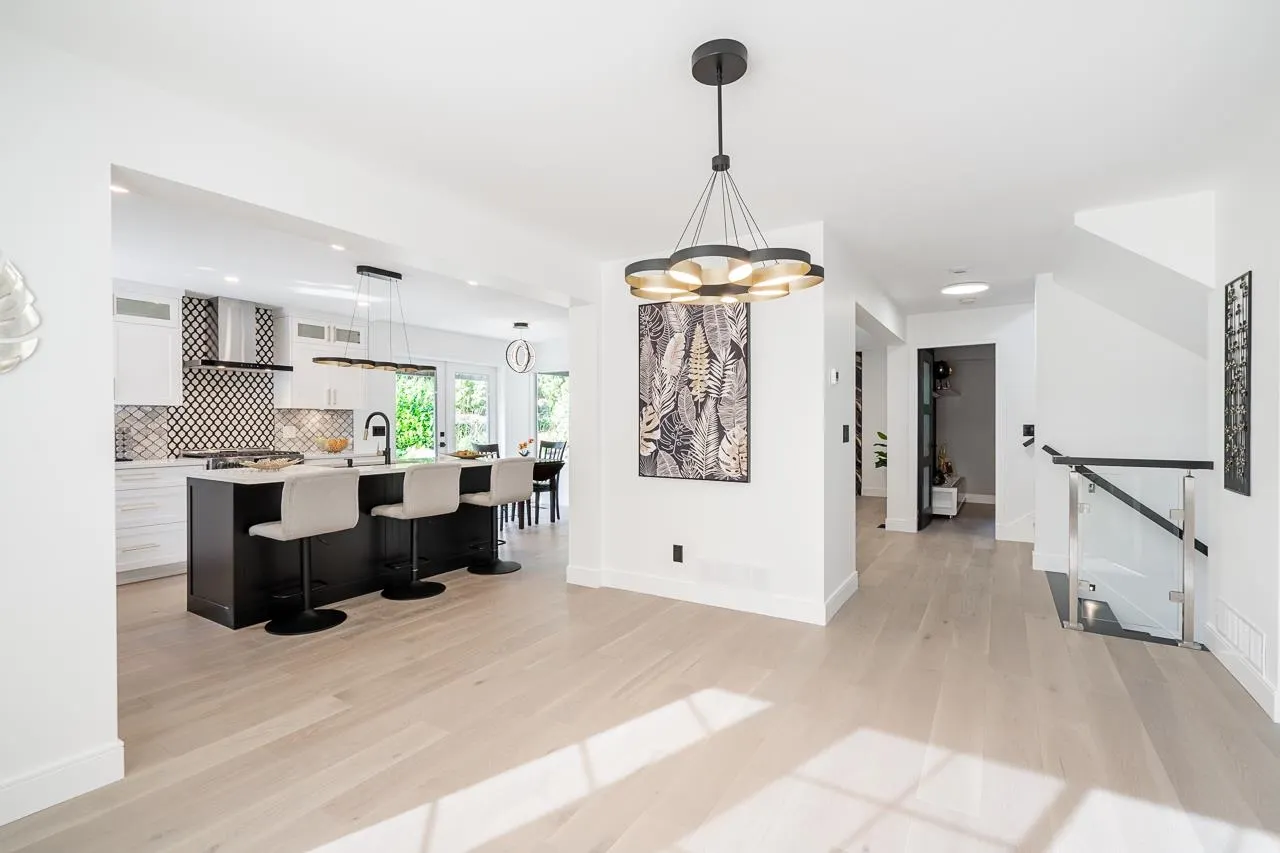 2637 Sandstone Crescent