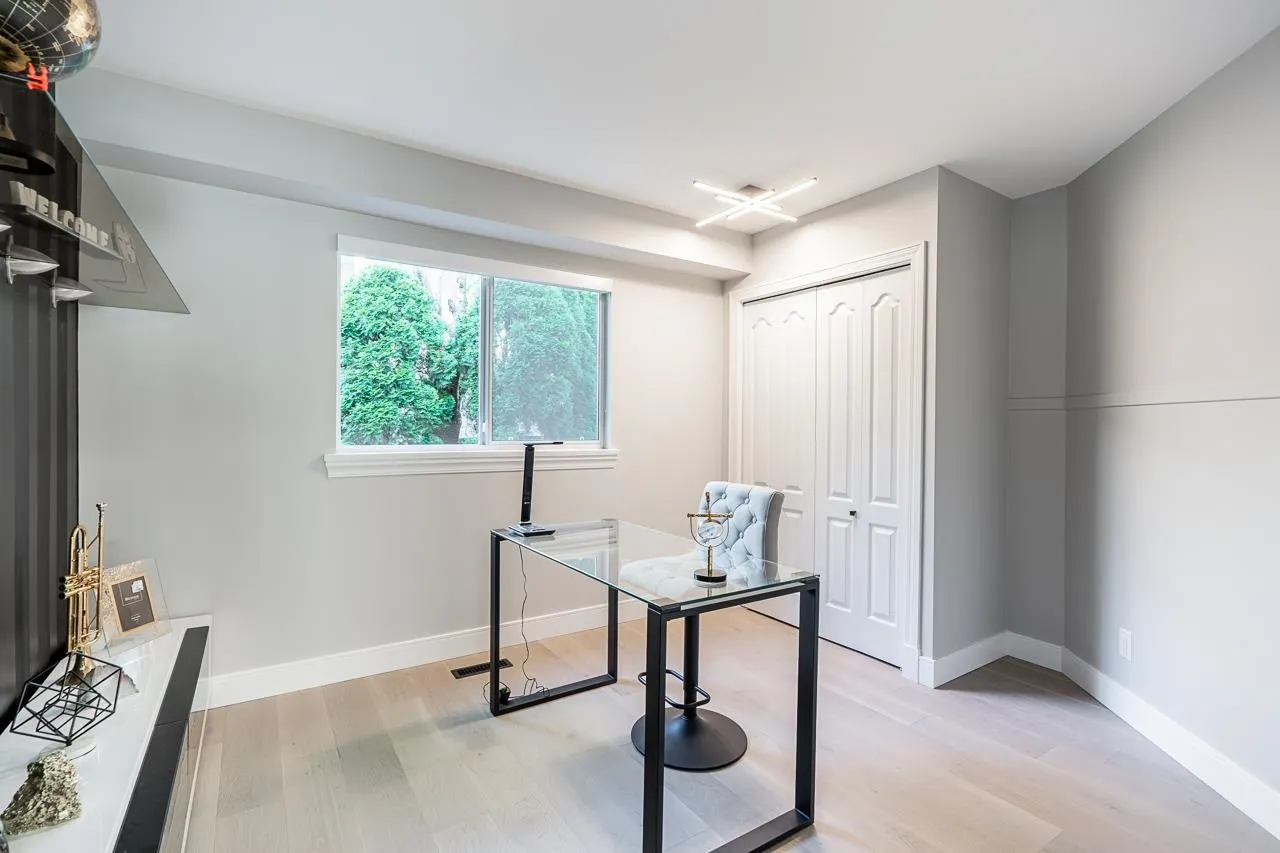 2637 Sandstone Crescent