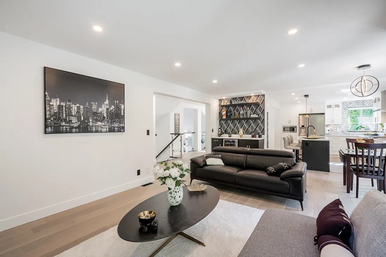 2637 Sandstone Crescent