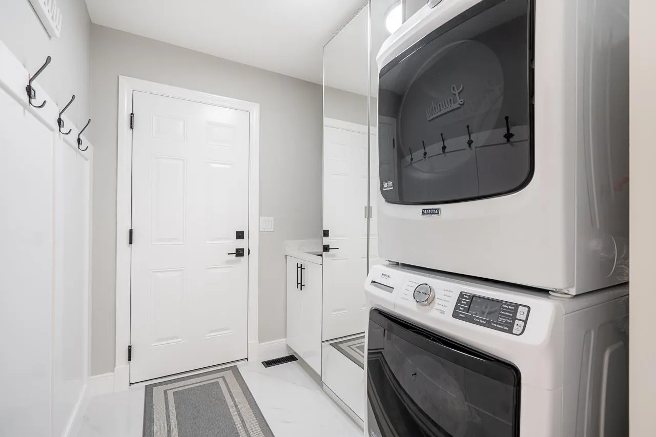 2637 Sandstone Crescent