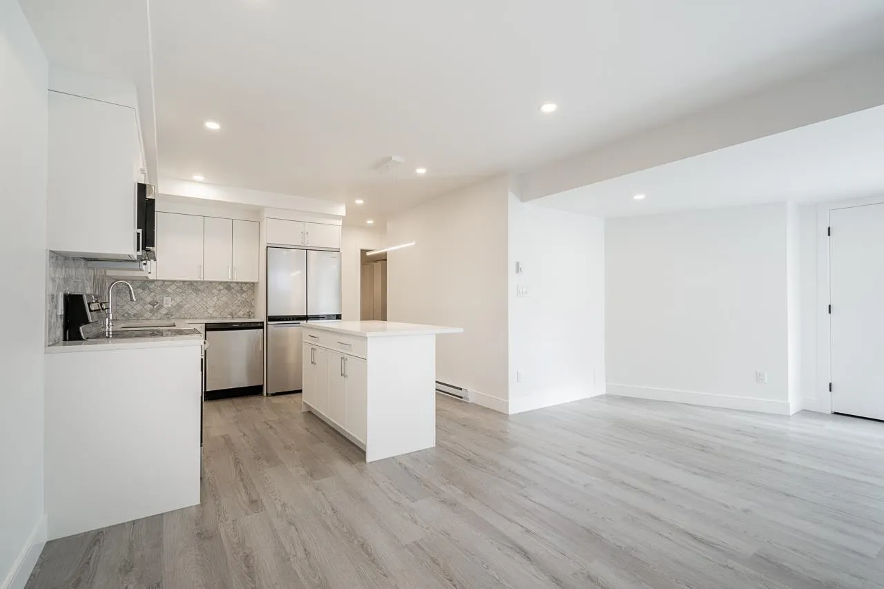 2637 Sandstone Crescent